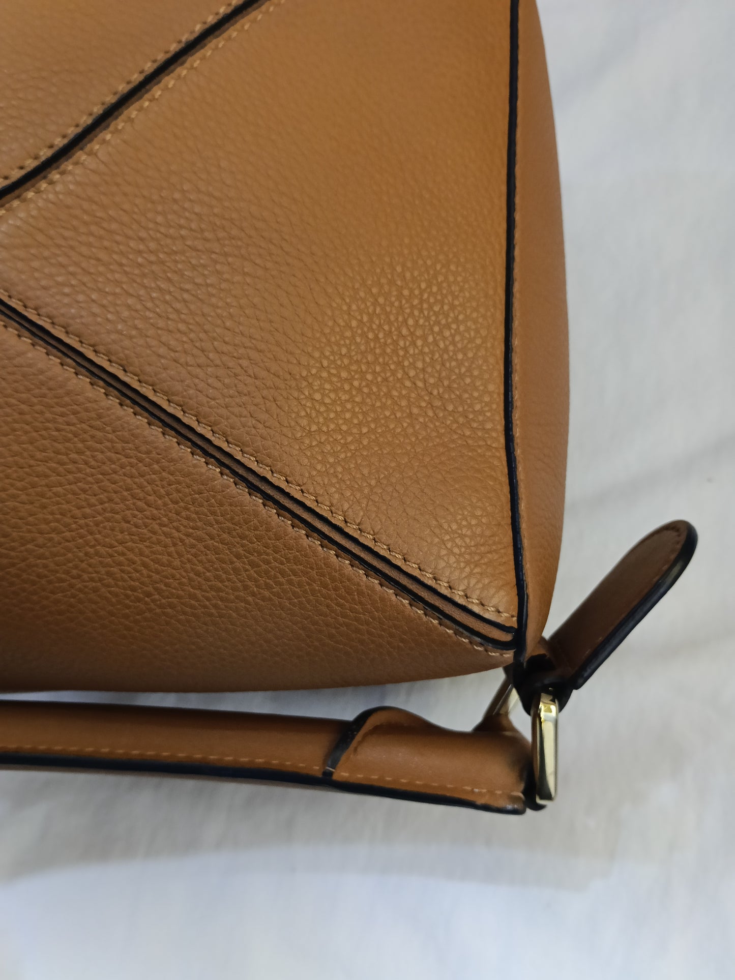 Loewe Puzzle Medium Grained Caramel GHW 2020