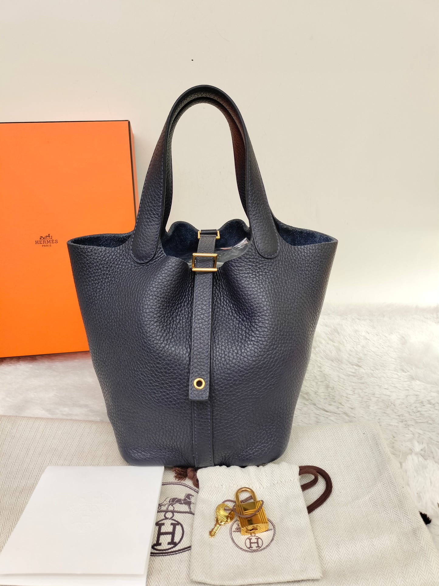 *Neverbeen Used* Picotin Lock 18 Clem Bleu Indigo GHW #Y