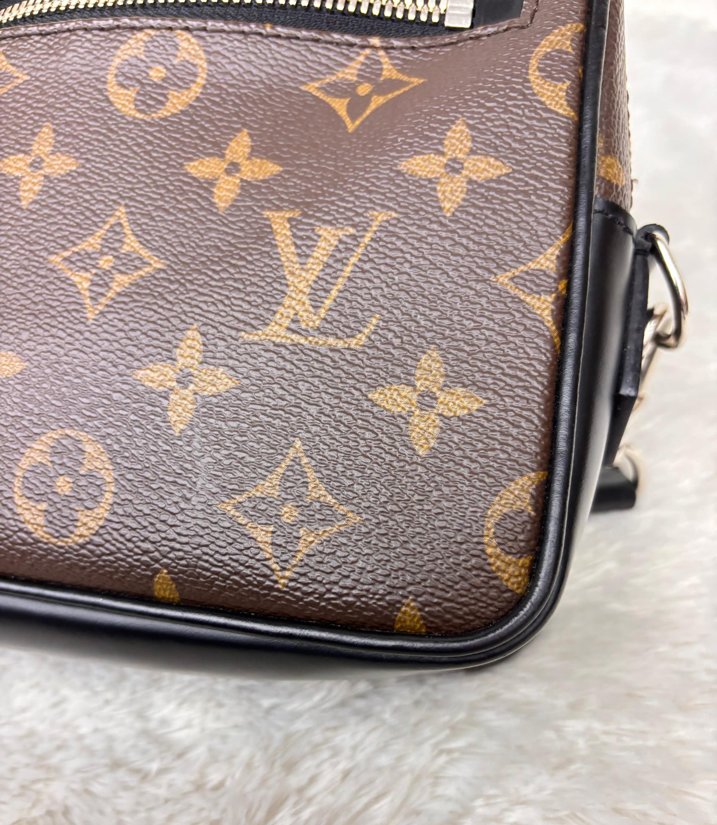 LV Kasai Clutch Monogram Macassar 2019