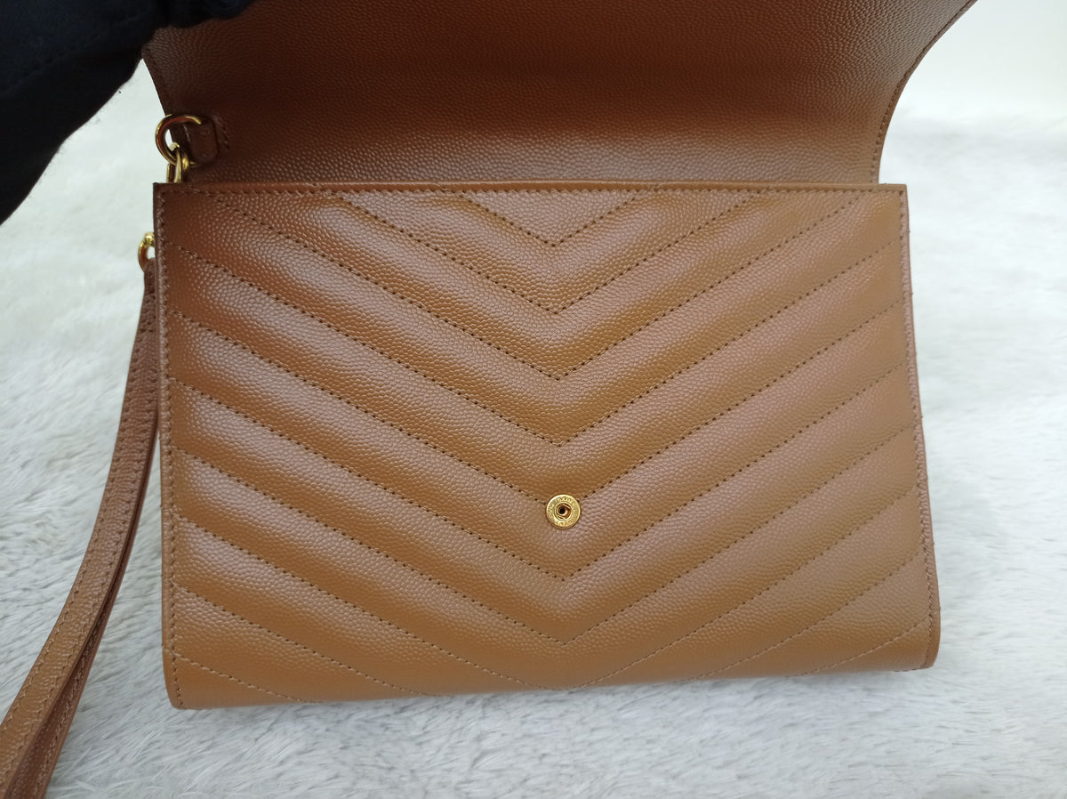 YsL Envelope Clutch Matelasse Monogramme Chevron Grained Dark Caramel GHW 2023