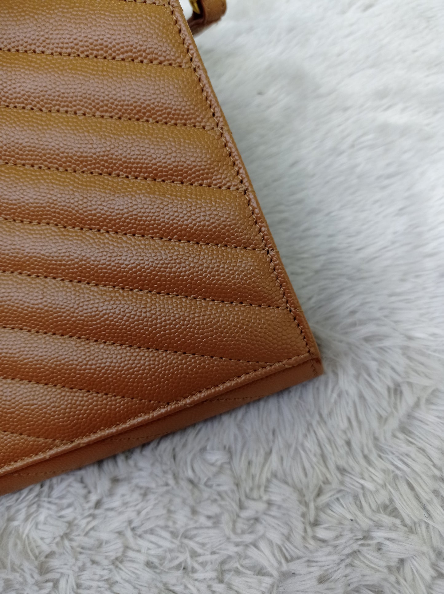 YsL Envelope Clutch Matelasse Monogramme Chevron Grained Dark Caramel GHW 2023
