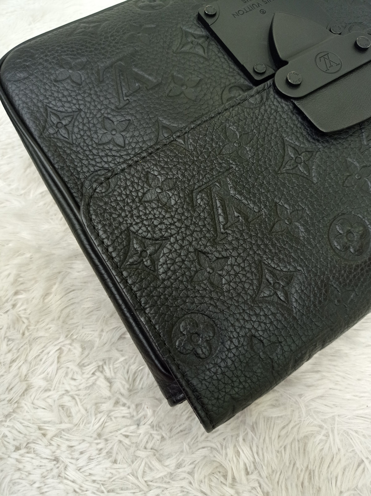 LV S Lock A4 Pouch Monogram Empreinte Black (CHIP)