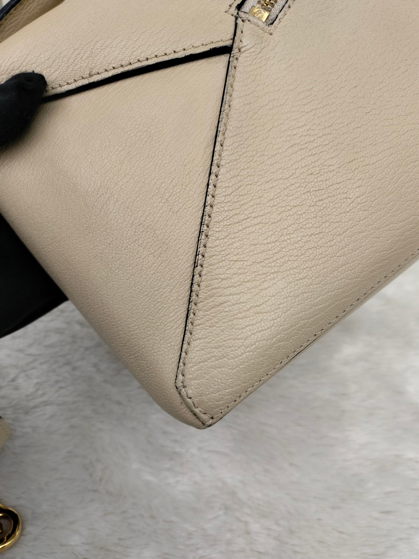 Loewe Puzzle Small Edge Angora GHW 2021