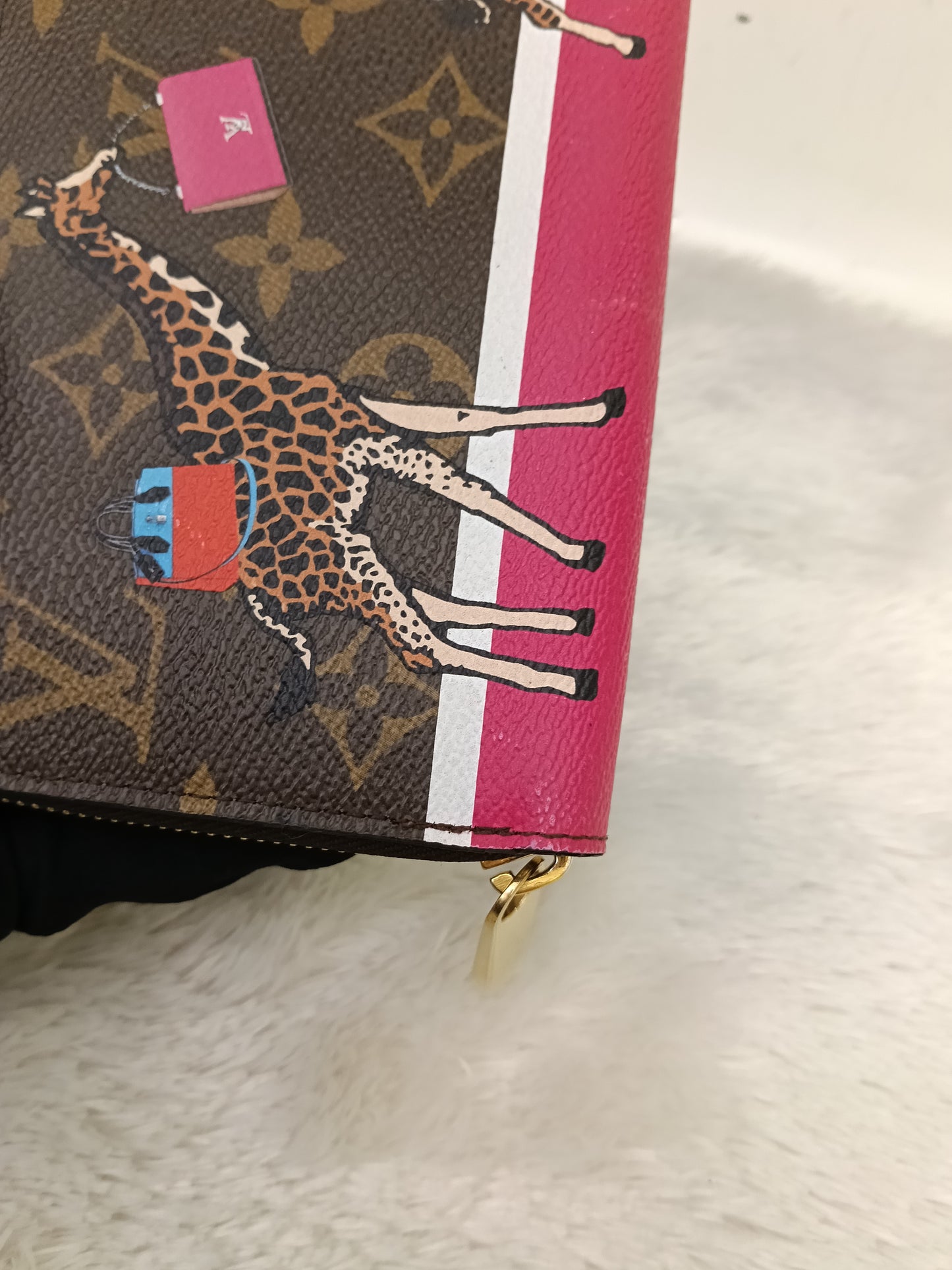 LV Zippy Wallet Monogram Giraffe