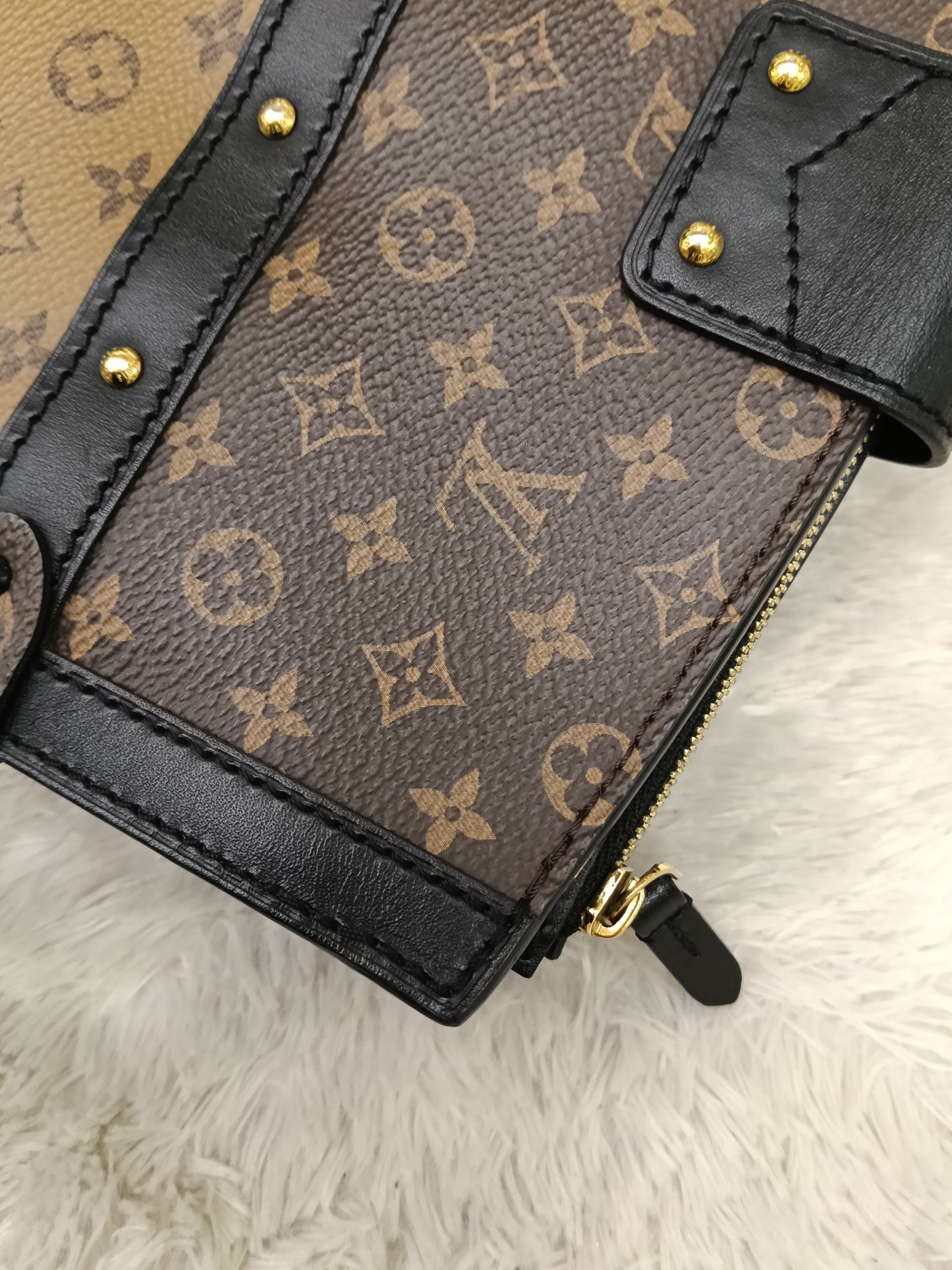 LV Trunk Clutch Monogram Reverse 2019