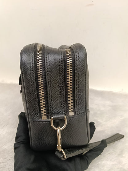 LV Neo Pavel Clutch Taiga Ardoise Black 2009