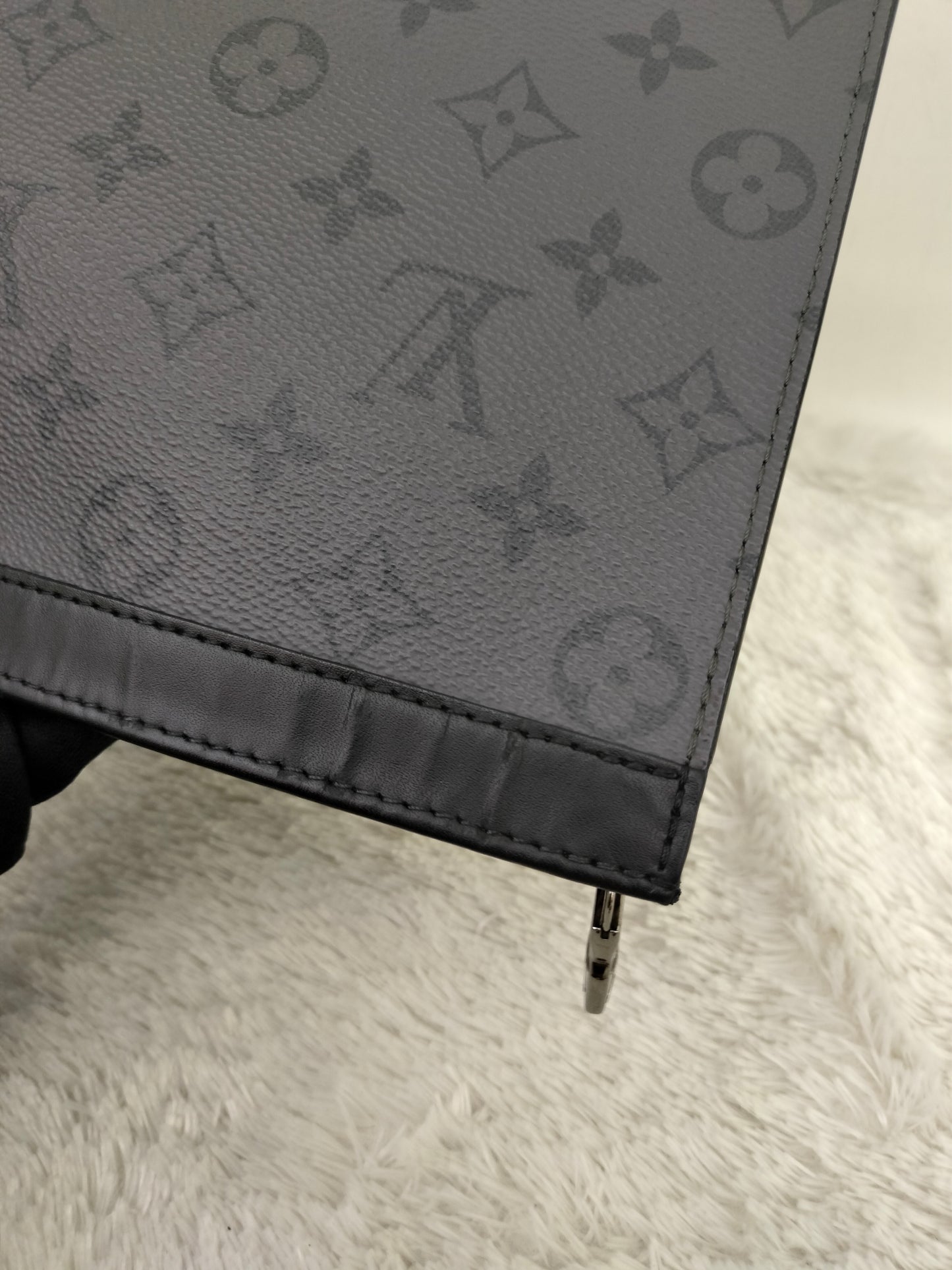 LV Pochette Voyage MM Monogram Eclipse (CHIP)