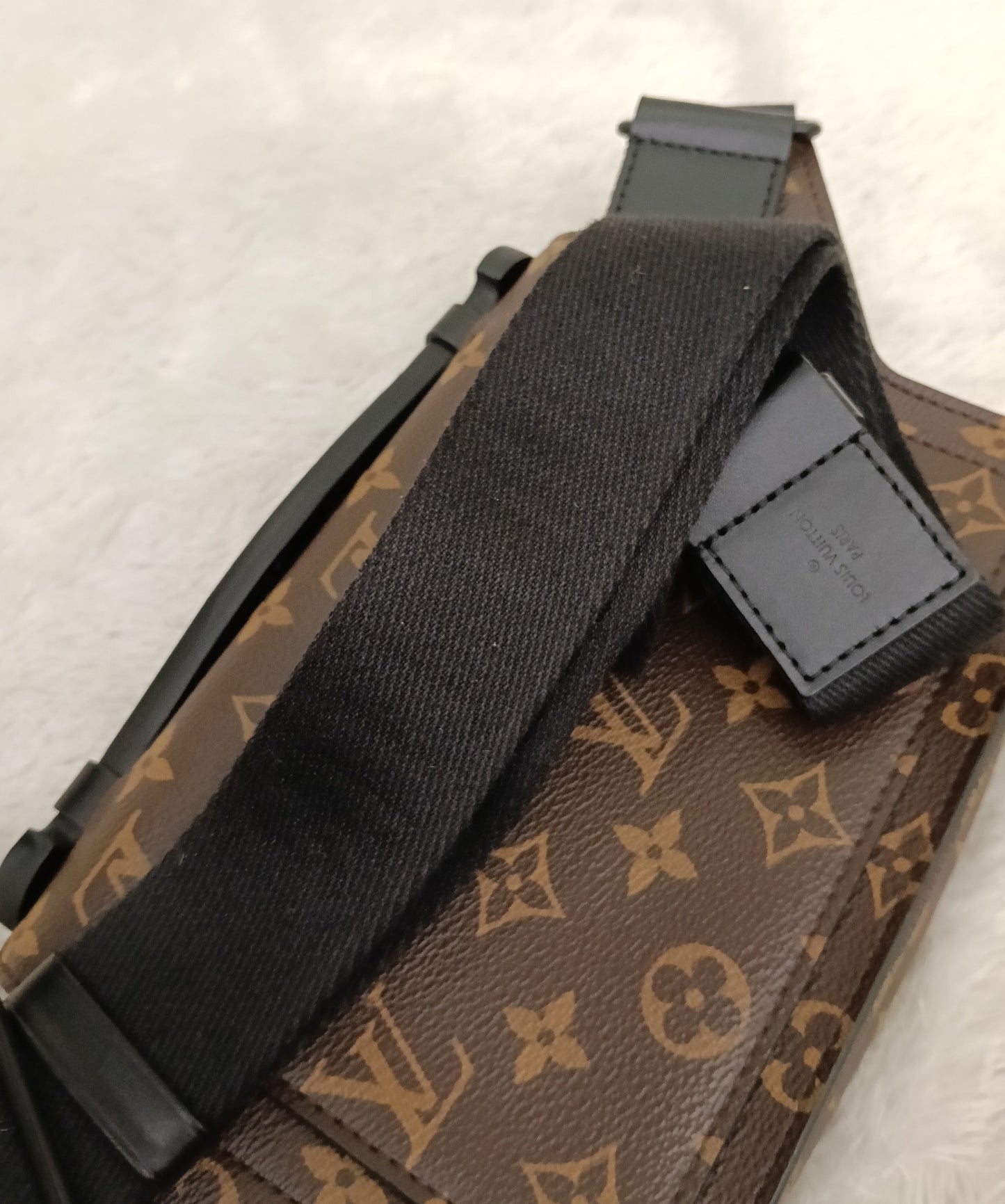 LV S Lock Waist Bag Monogram Macassar (CHIP)