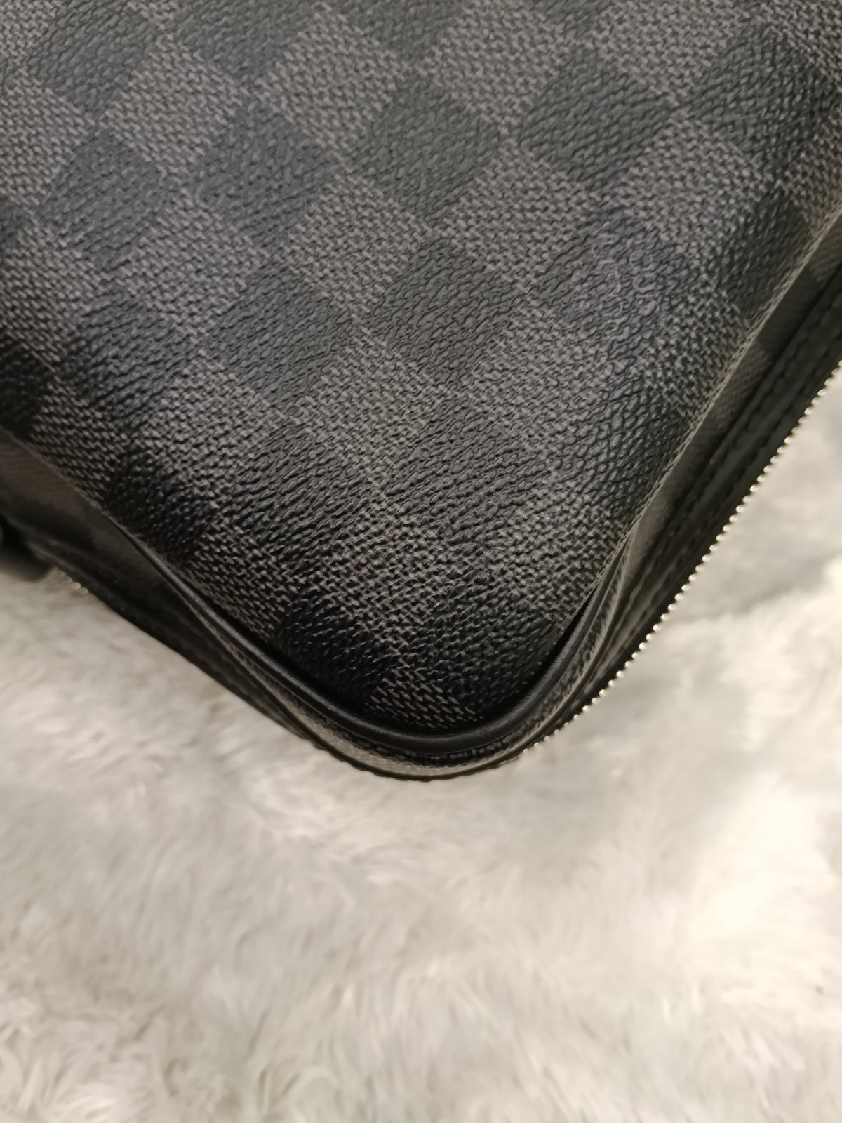 LV Sac Leoh Messenger Graphite 2008
