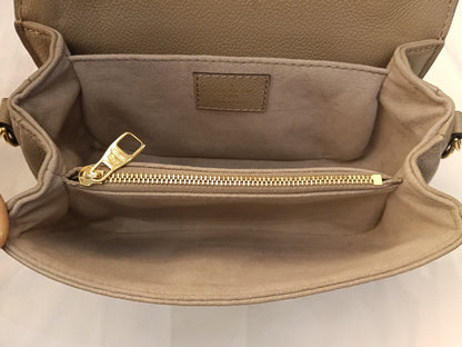 *Neverbeen Used* LV Metis East West Monogram Empreinte Giant Tourterelle Creme 2024 (CHIP)