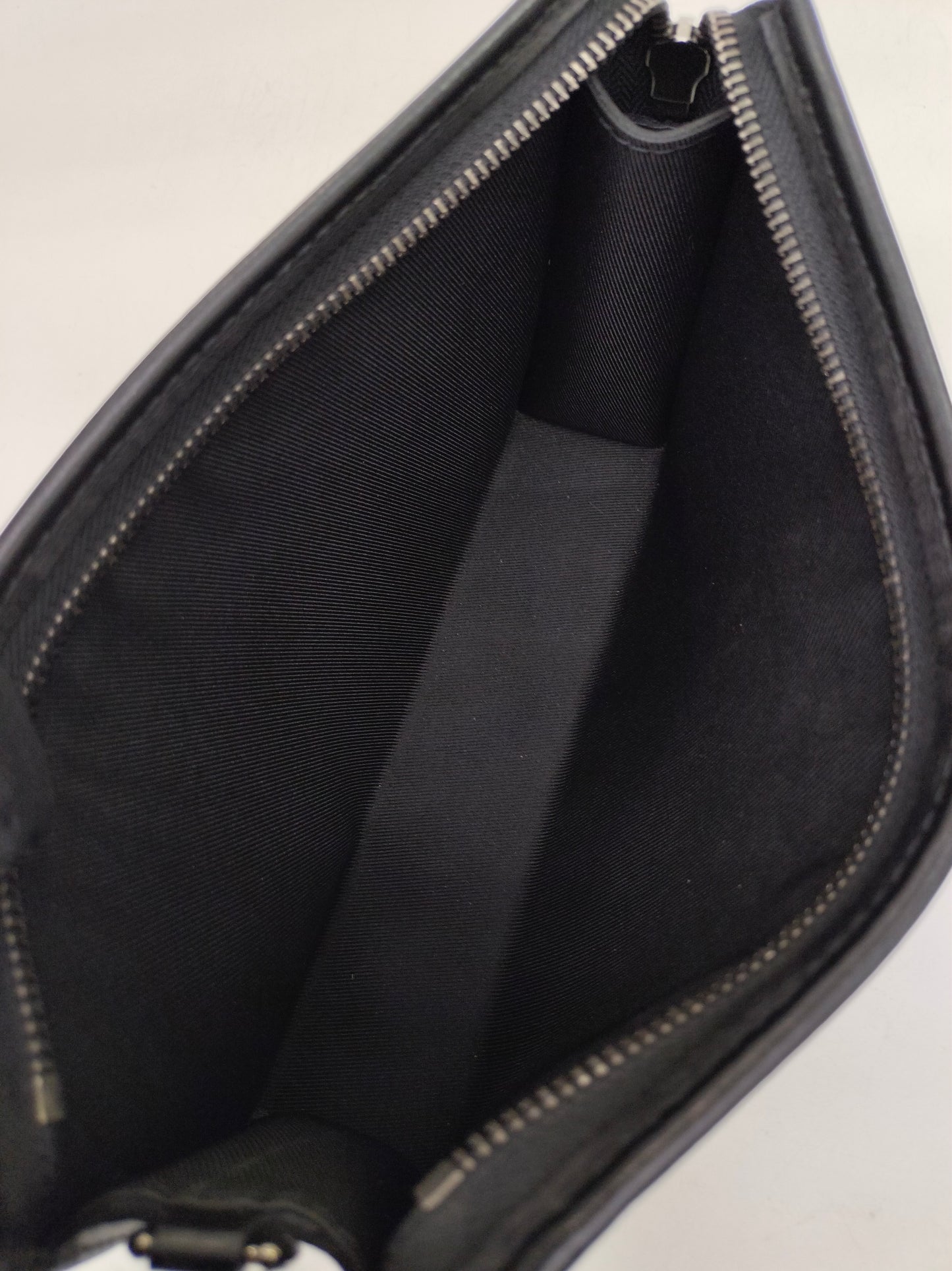 LV Gaston Wearable Monogram Eclipse (CHIP)