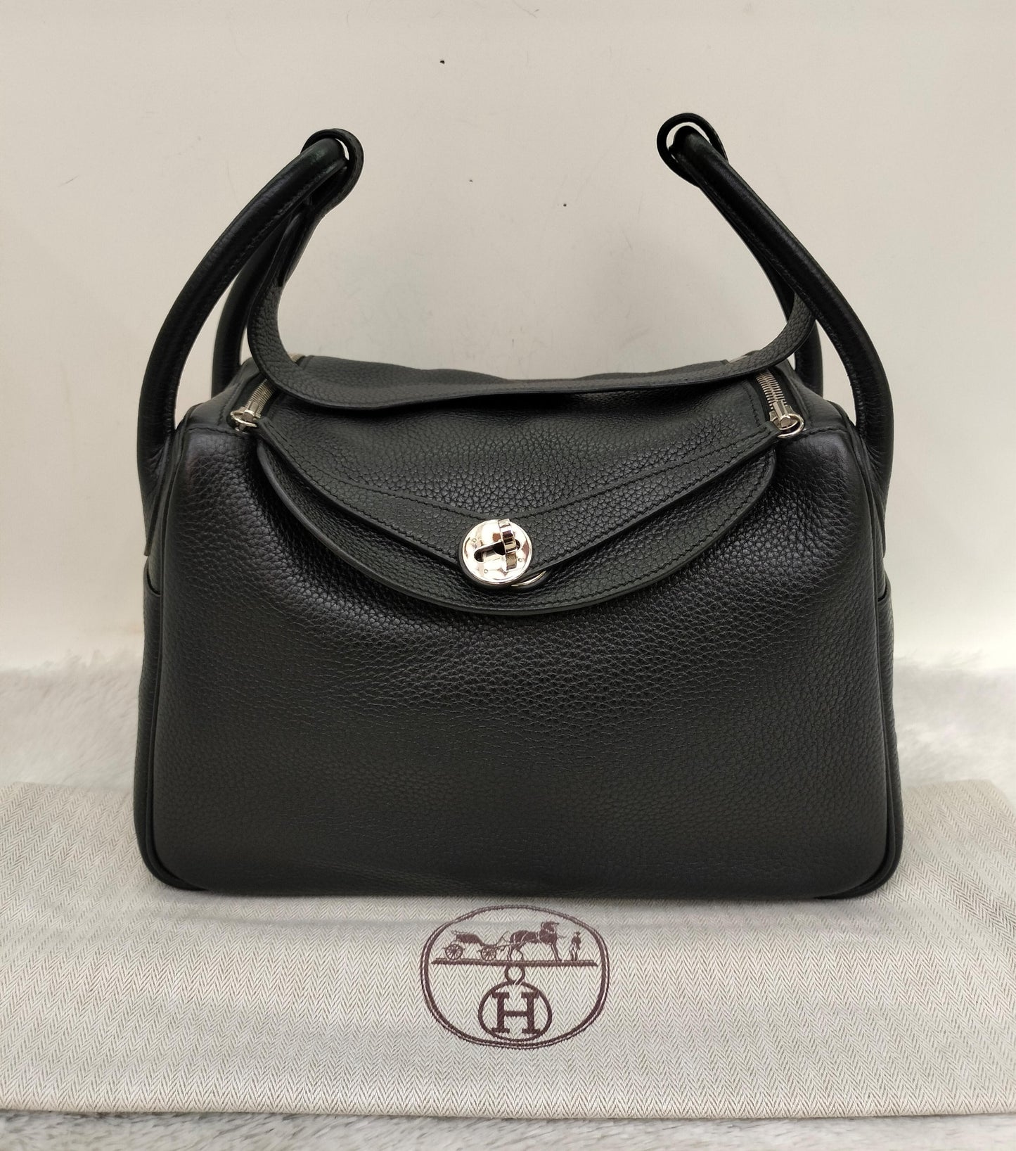 Lindy 30 Clem Black PHW #Q square