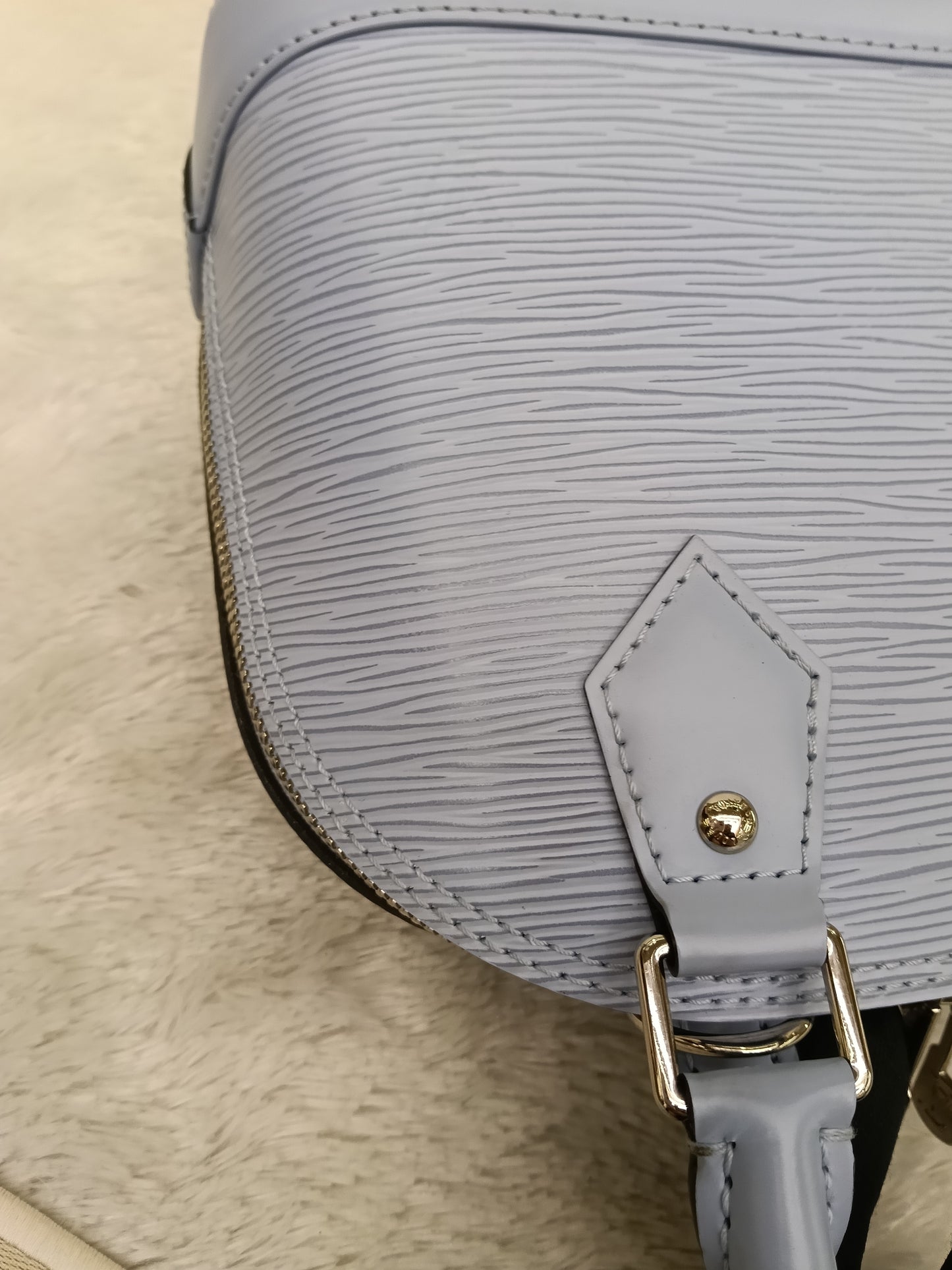 LV Alma BB Epi Bleu Nuage (CHIP)
