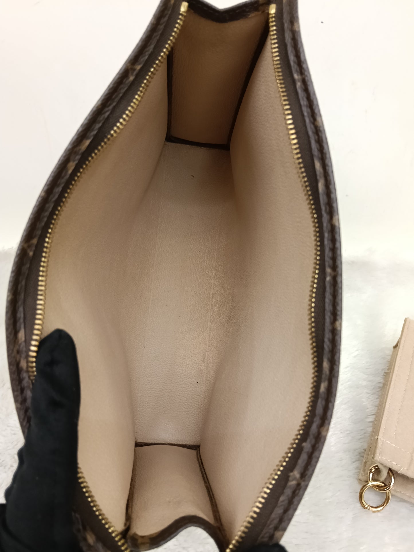 LV Pochette Toiletry 26 Monogram 2020