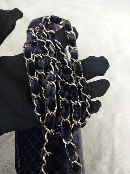 Chanel Medium Velvet Navy Blue Vintage SHW SF (broken holo)