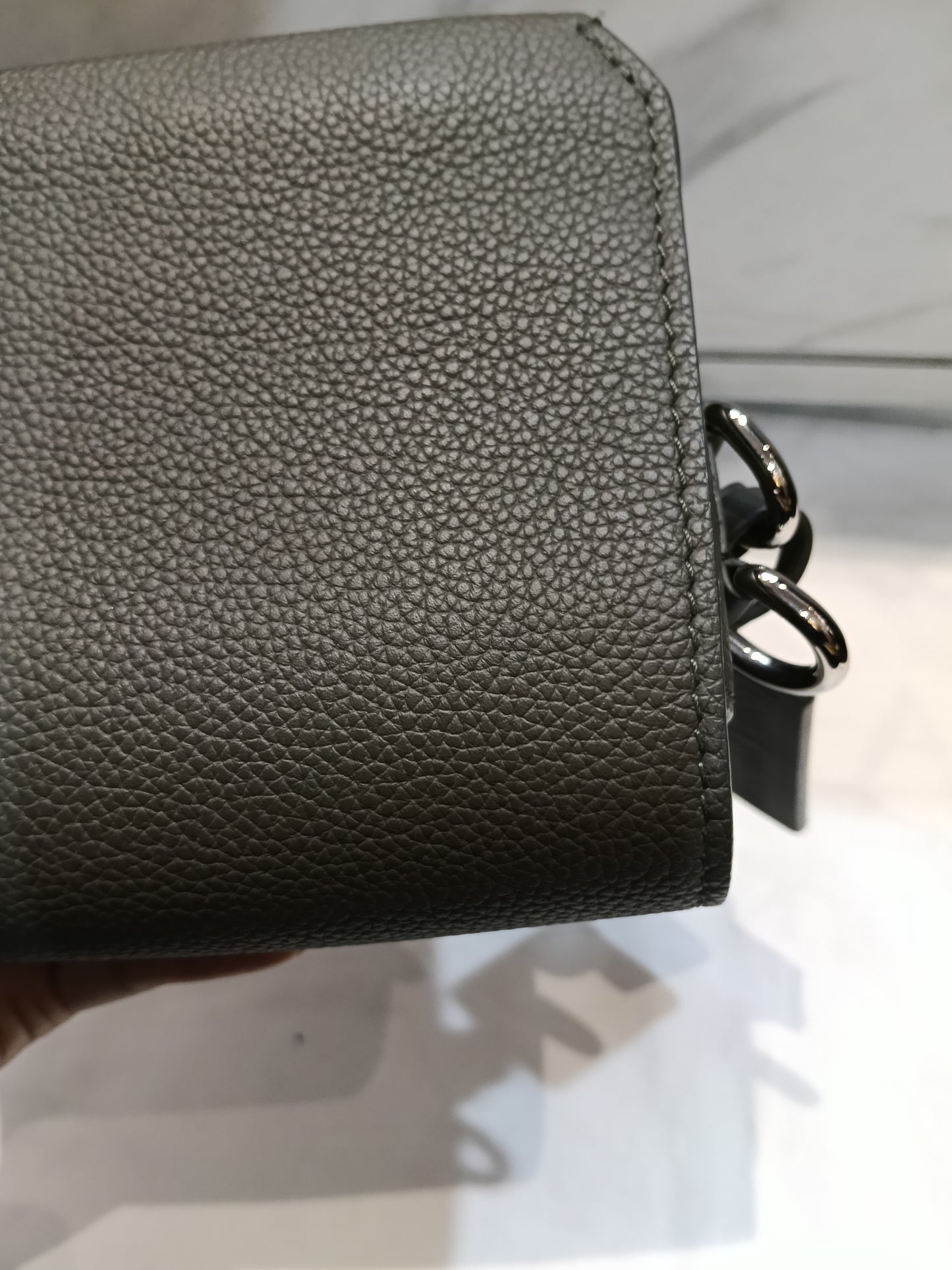 LV Fastline Wearable Wallet Aerogram Khaki (CHIP)