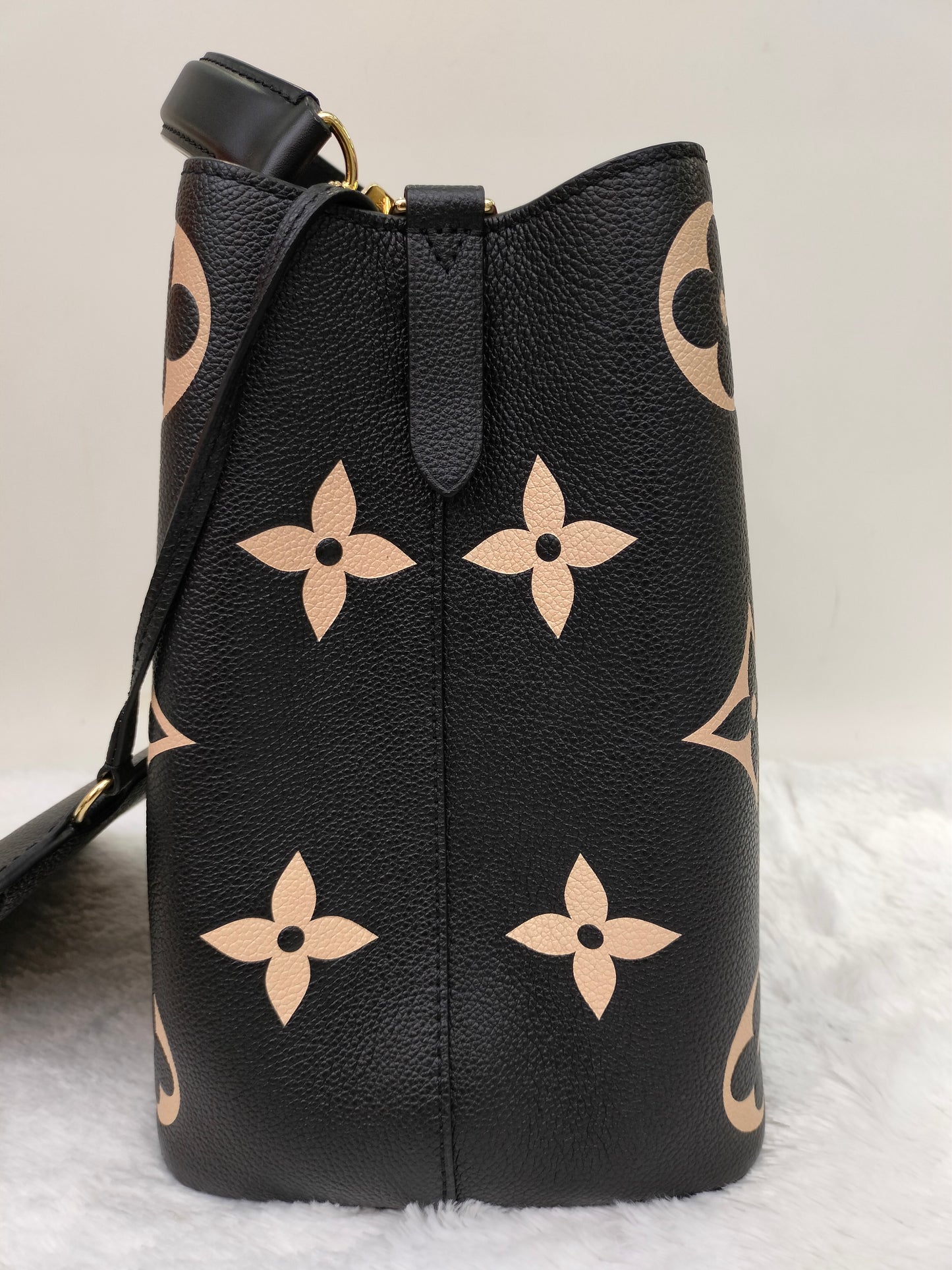 *Neverbeen Used* LV Neo Noe MM Monogram Empreinte Noir Creme 2023 (CHIP)
