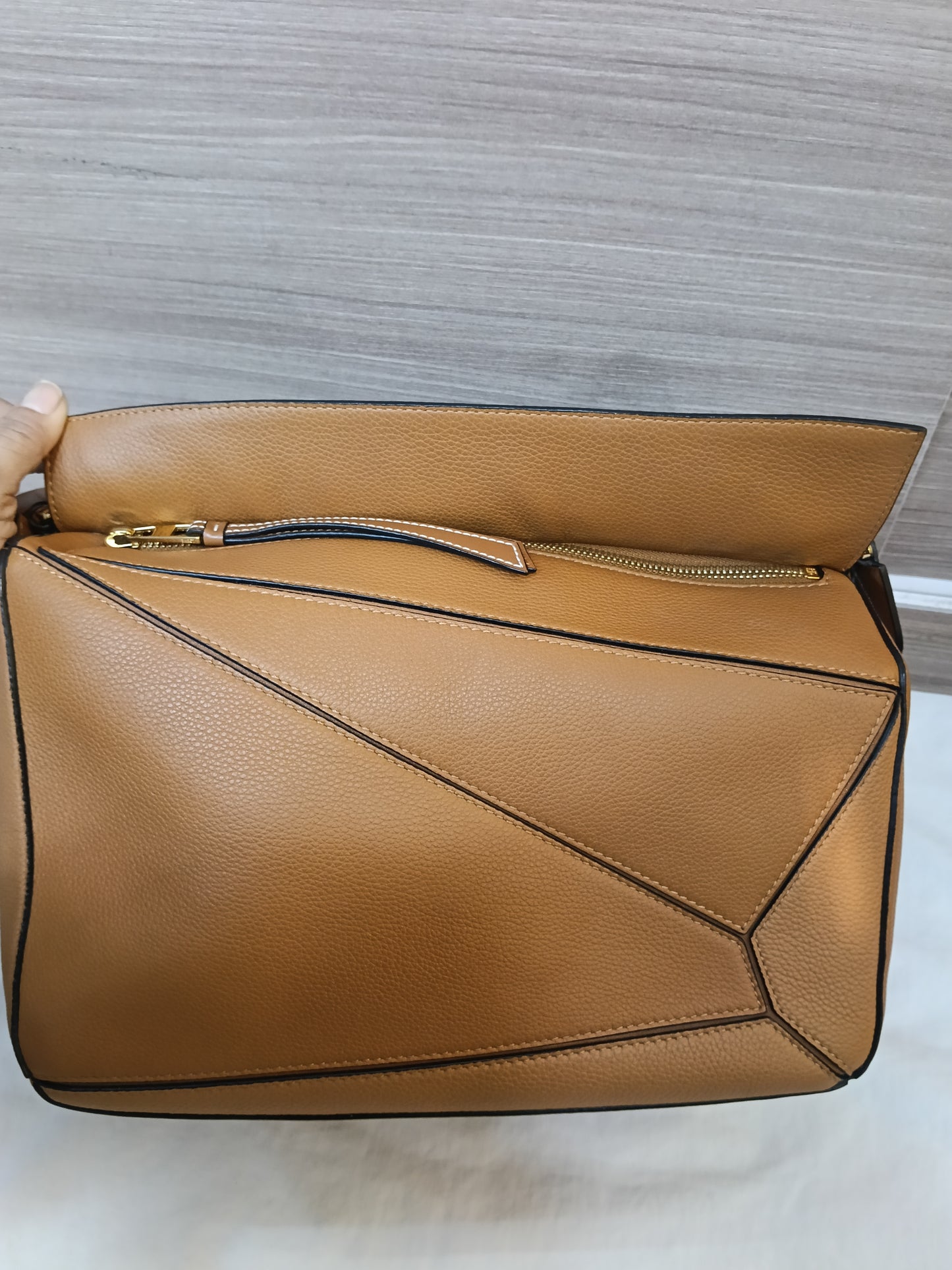 Loewe Puzzle Medium Grained Caramel GHW 2020