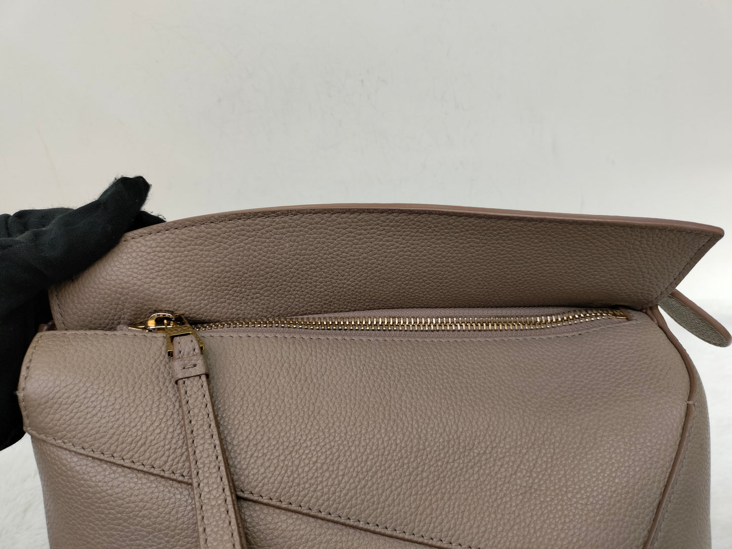 Loewe Puzzle Small Edge Grained Sand GHW 2023