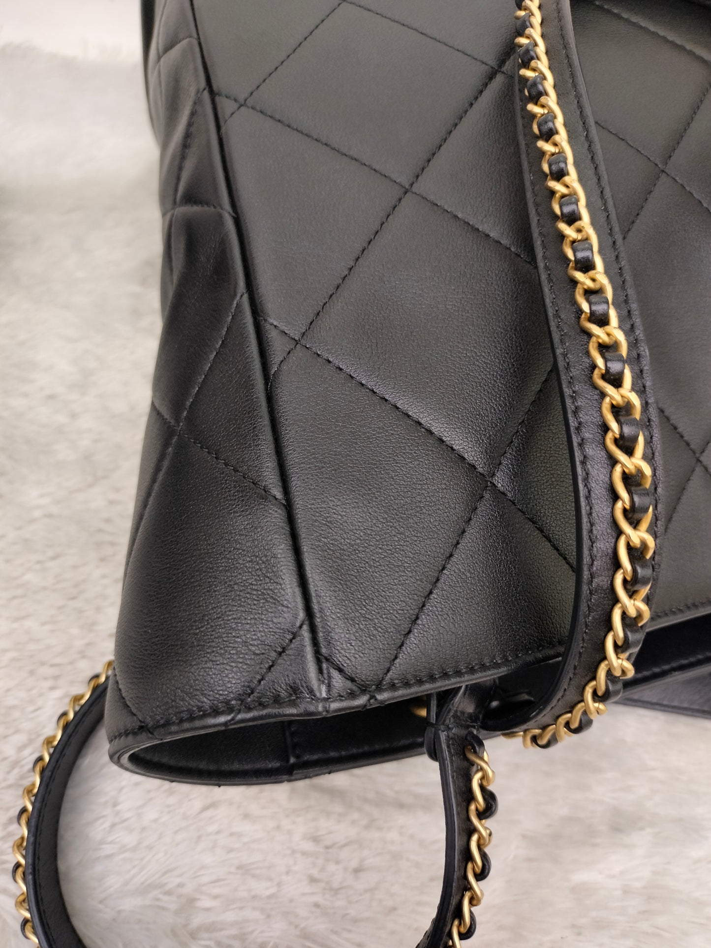 Chanel Chain Shopping Tote Calfskin Black GHW 2023 (CHIP)