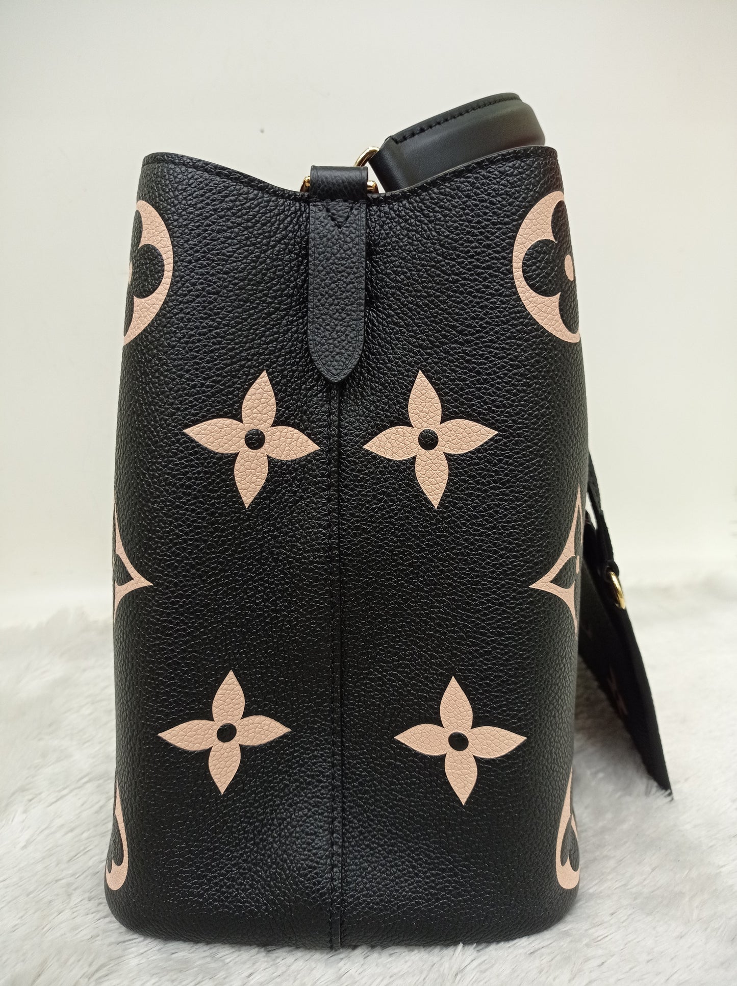 LV Neo Noe MM Monogram Empreinte Noir Creme (CHIP)