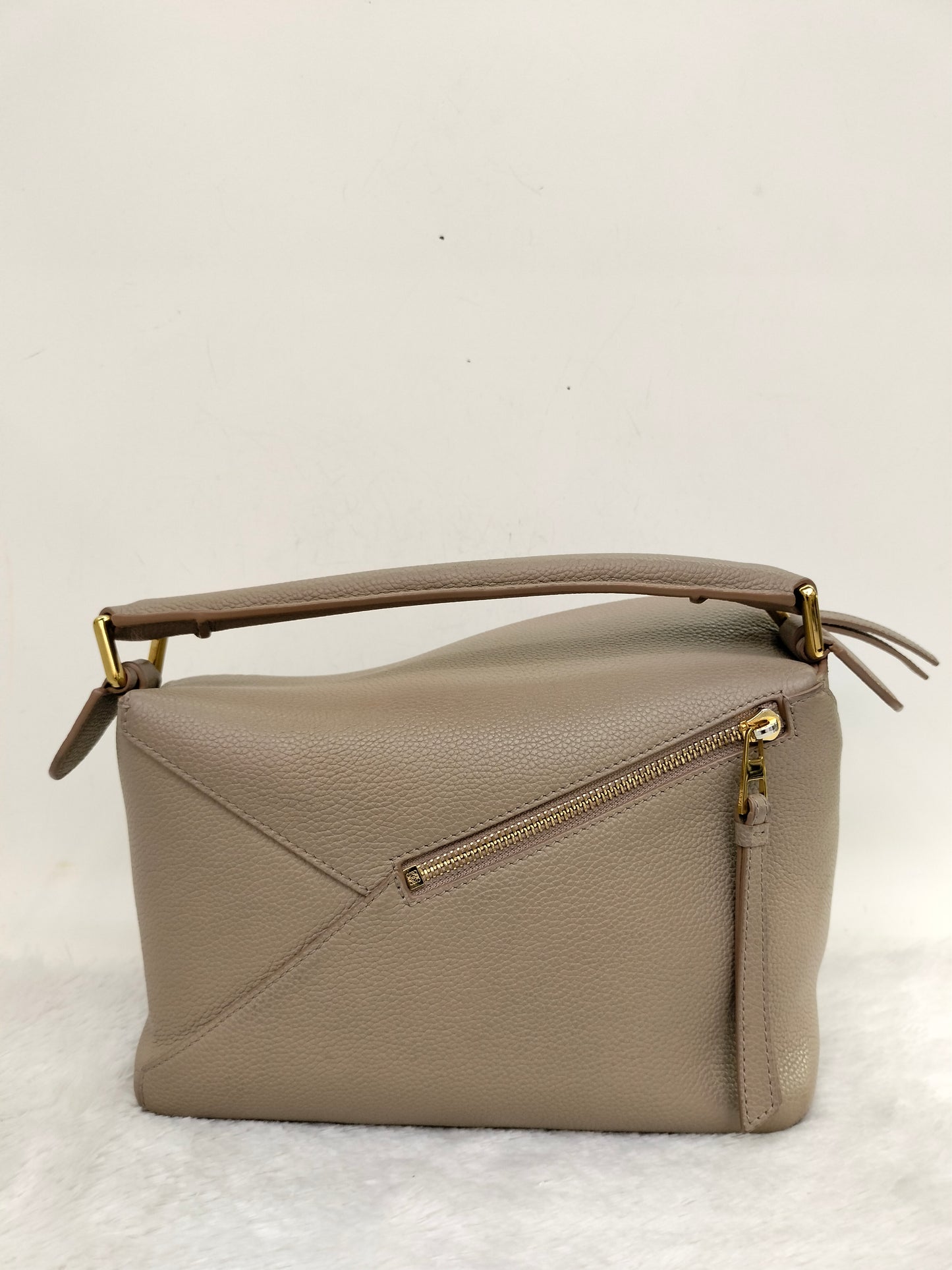 Loewe Puzzle Small Edge Grained Sand GHW 2023