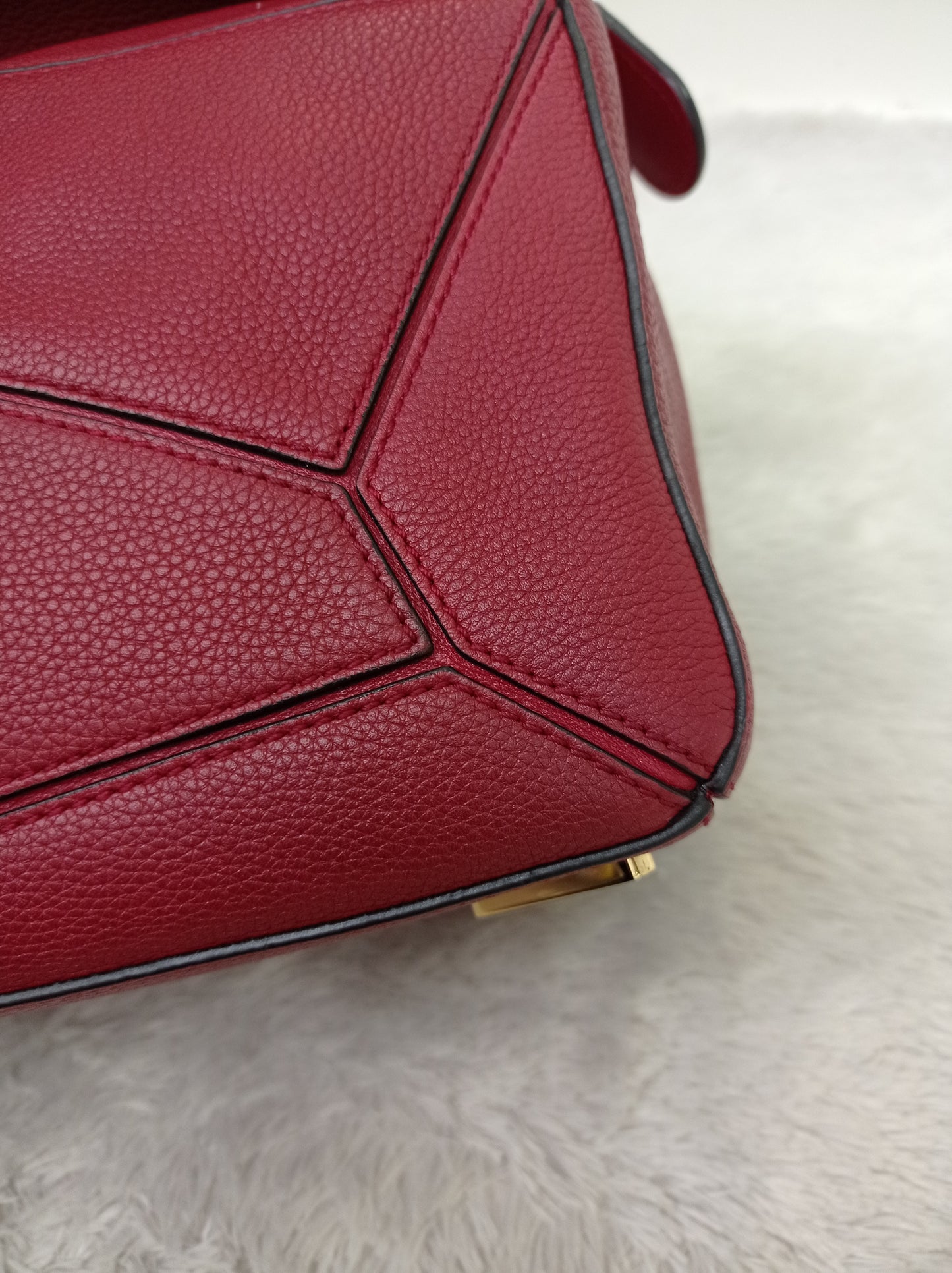 Loewe Puzzle Medium Grained Raspberry GHW 2017