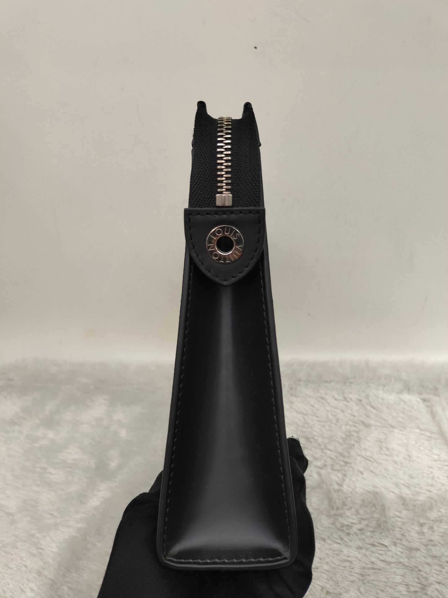 LV Pochette Voyage Graphite 2020