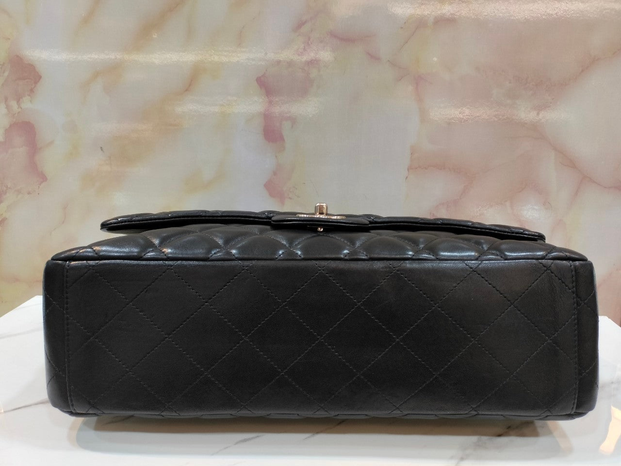 Chanel Classic Maxi Black Lamb SHW#13  Size 33x23x10cm