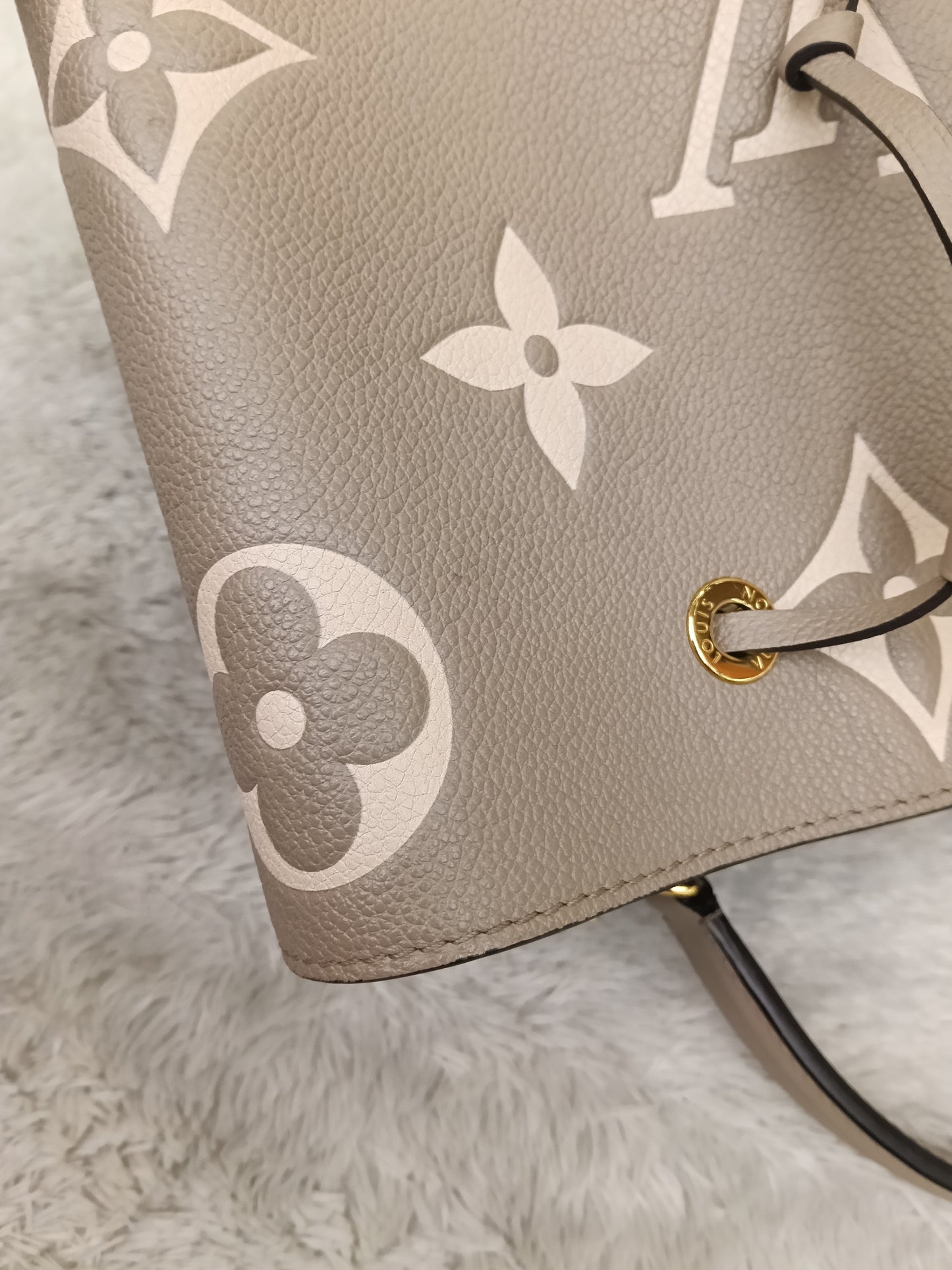 LV Neo Noe MM Monogram Empreinte Tourterelle Creme (CHIP)