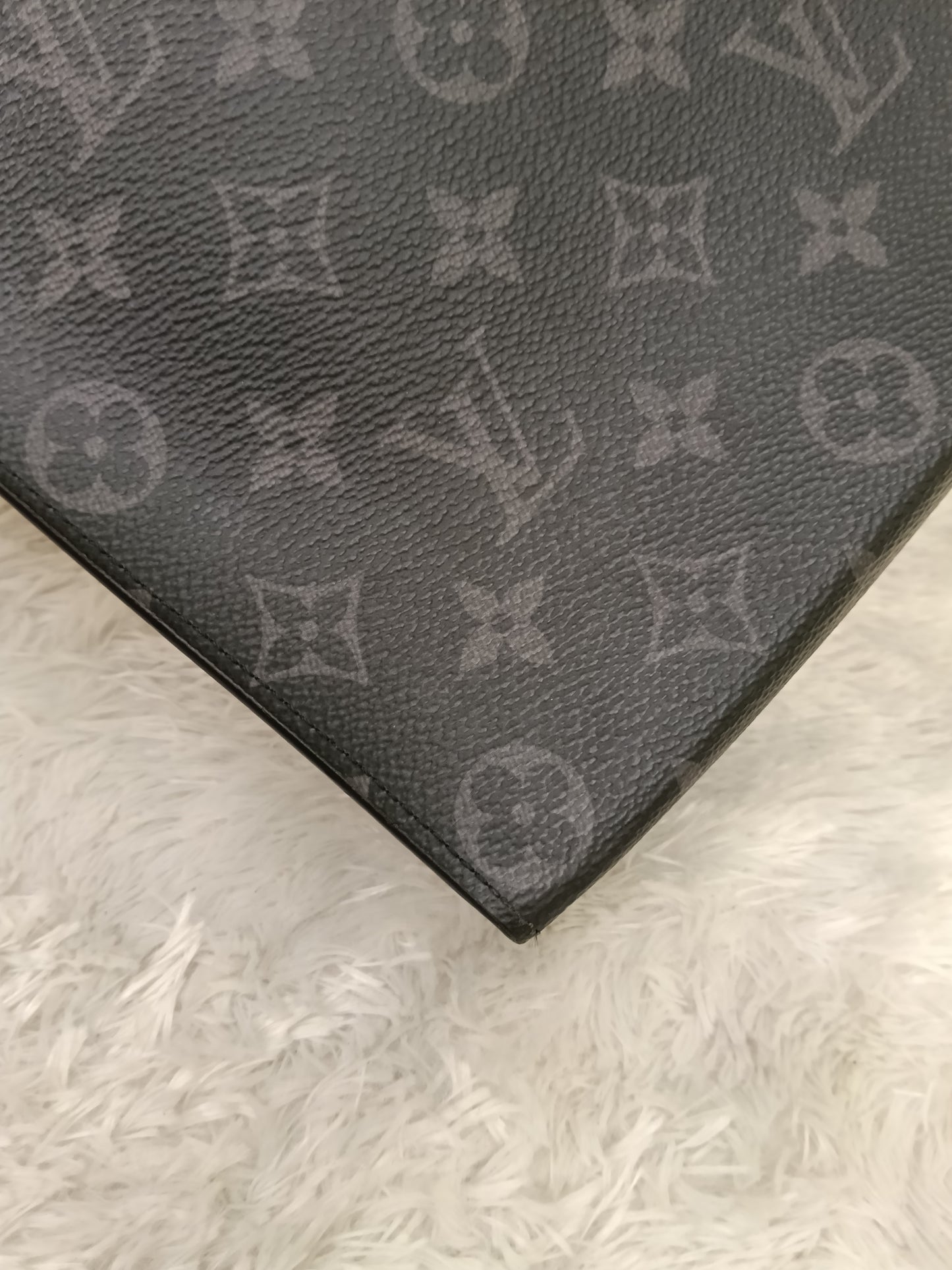 LV Pochette Voyage Monogram Eclipse 2019