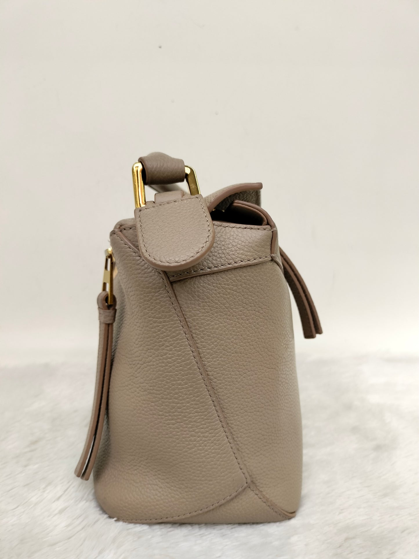 Loewe Puzzle Small Edge Grained Sand GHW 2023