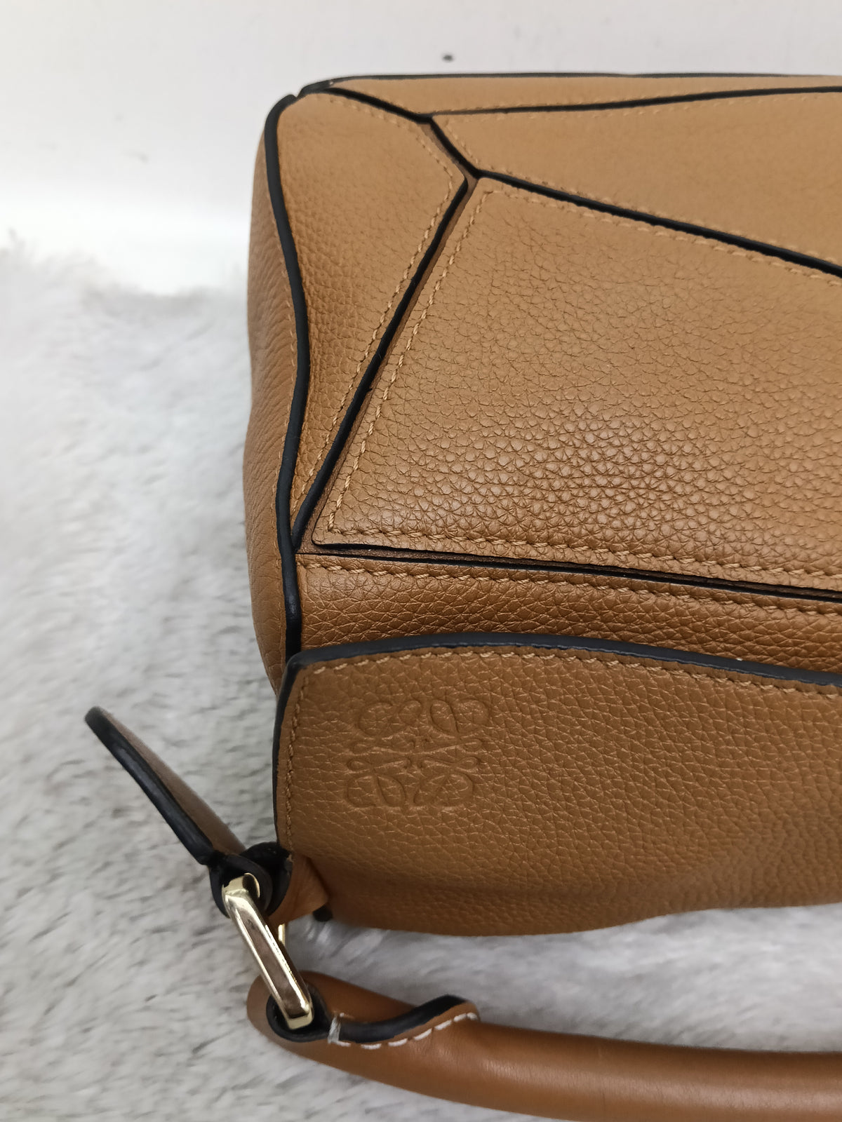 Loewe Puzzle Small Grained Caramel SHW 2020