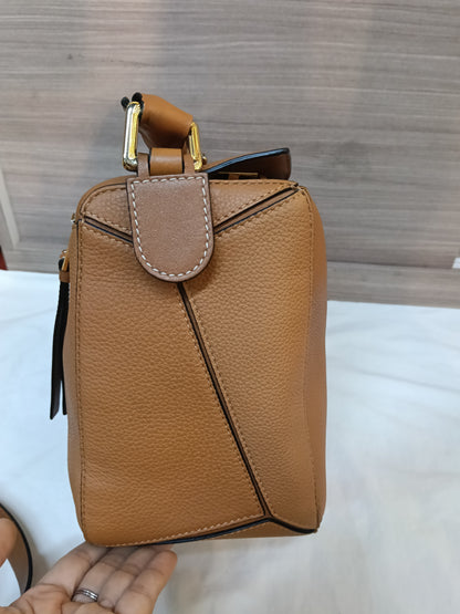 Loewe Puzzle Medium Grained Caramel GHW 2020