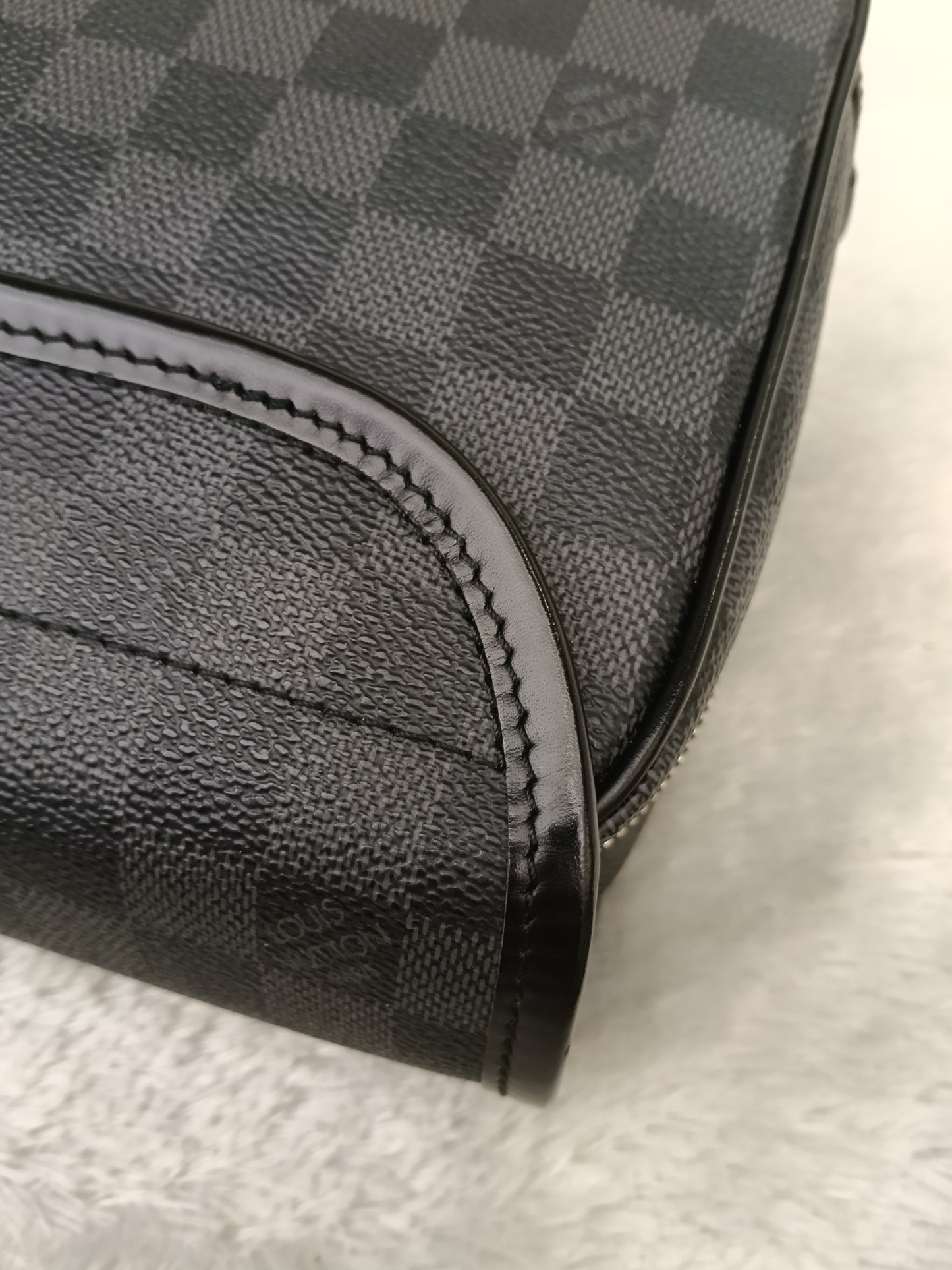 LV Hanging Toiletry Kit Graphite 2013