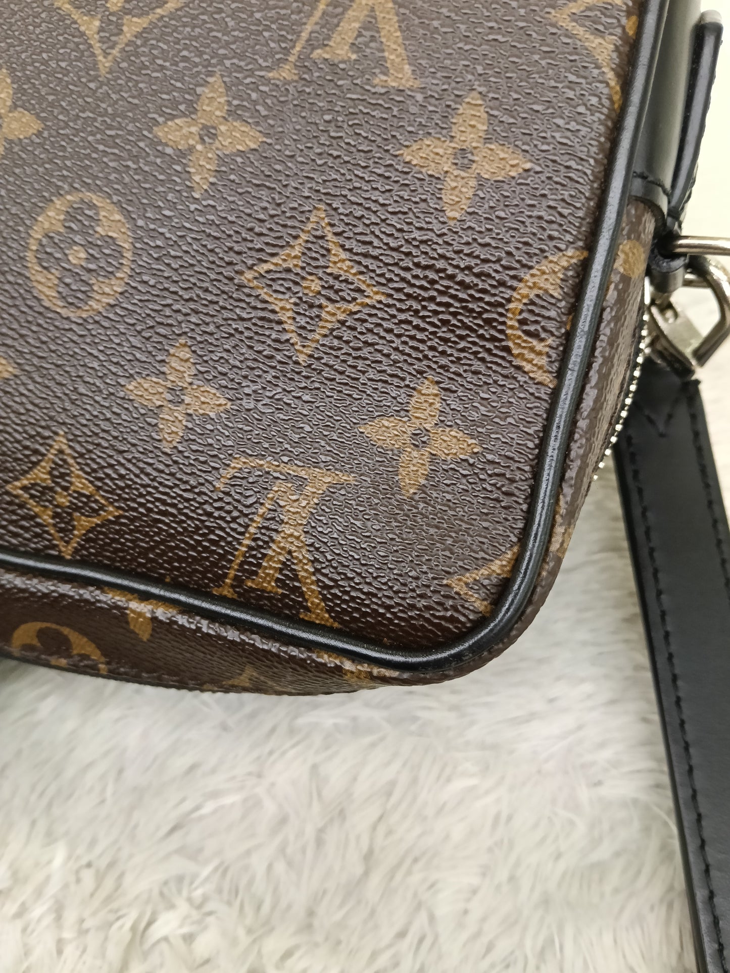 LV Kasai Clutch Monogram Macassar 2019
