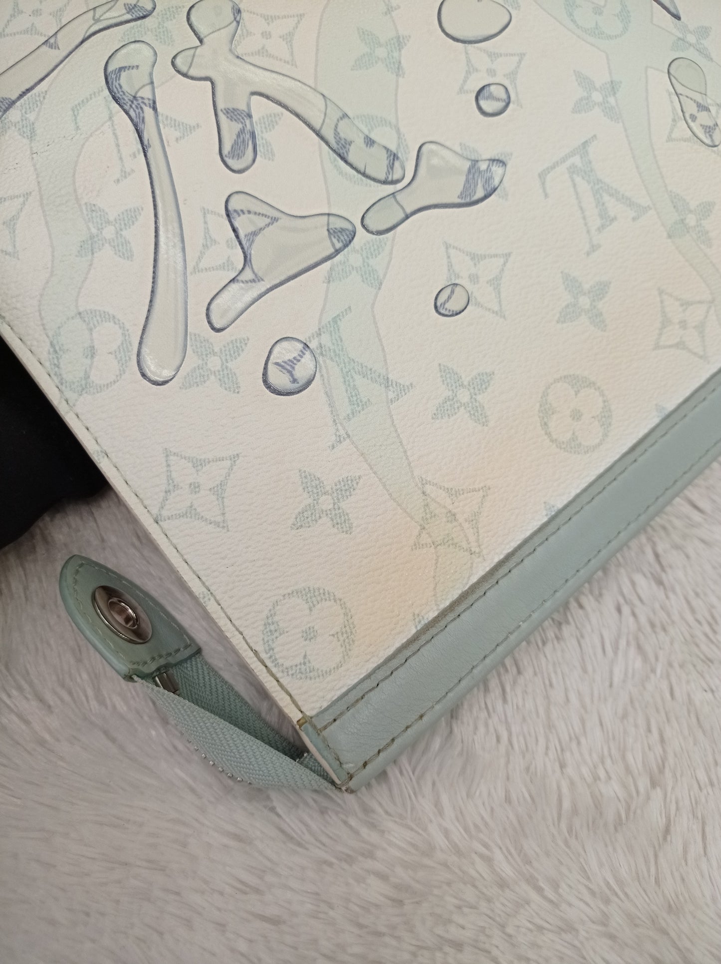 LV Pochette Voyage MM Crystal Blue (CHIP)