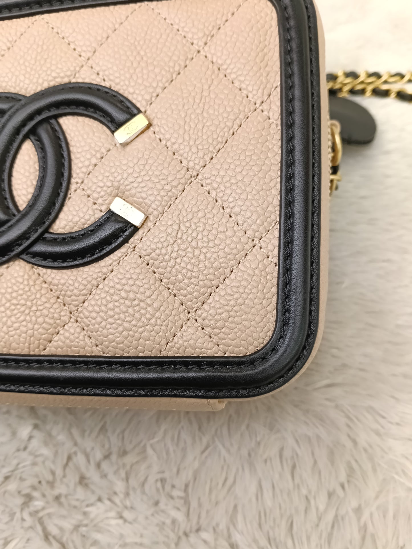 *Neverbeen Used* Chanel Filigree Vanity Case Small Caviar Beige Black GHW #27