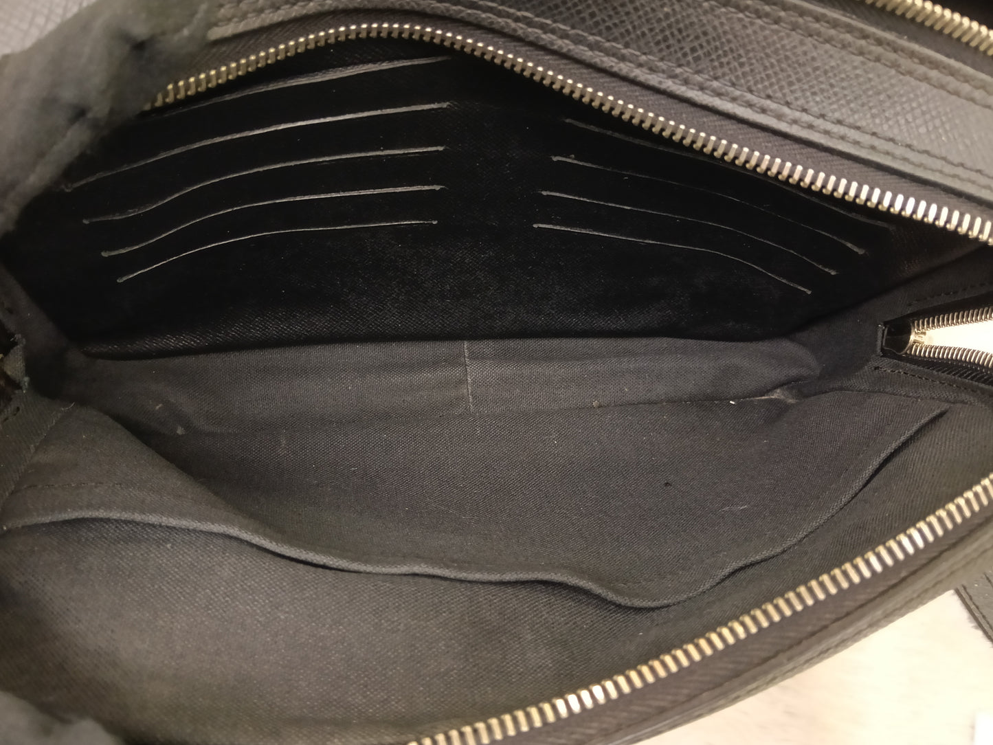 LV Neo Pavel Clutch Taiga Ardoise Black 2009