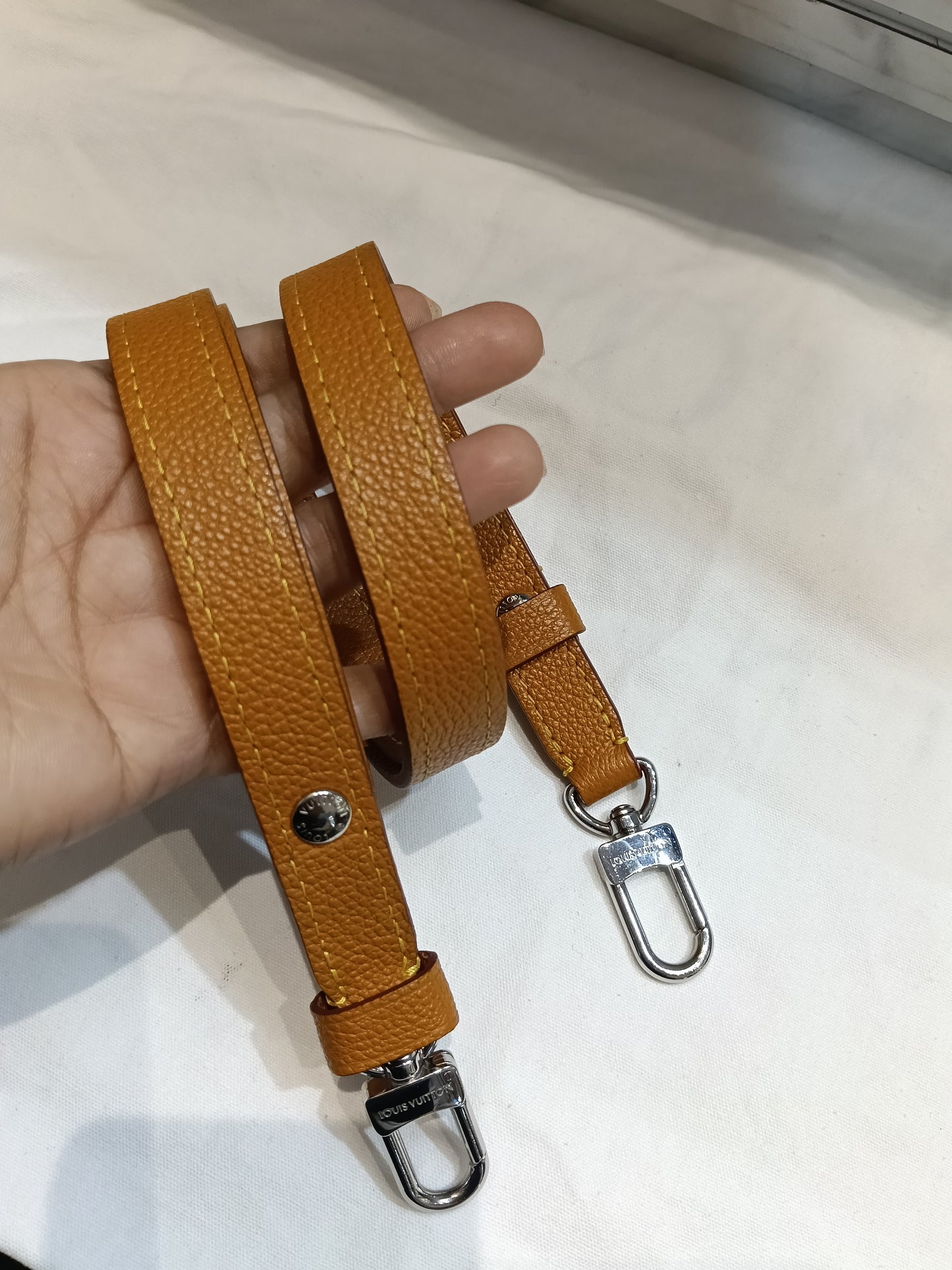 LV Buci NM Epi Gold Miel (CHIP)