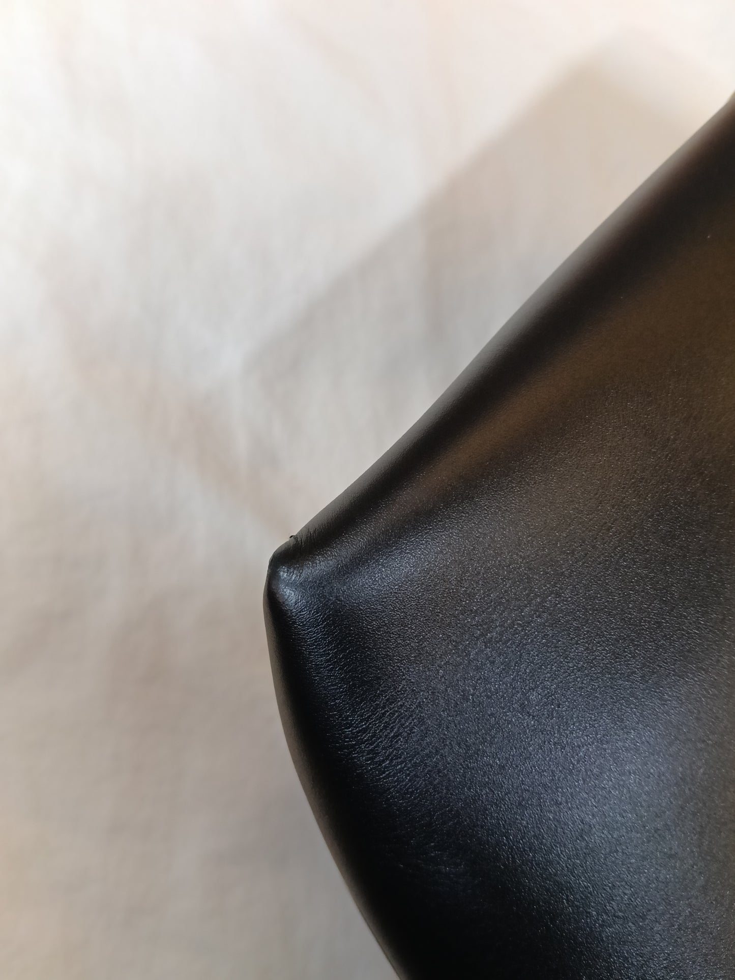 YsL Le37 Small Calfskin Black GHW 2023