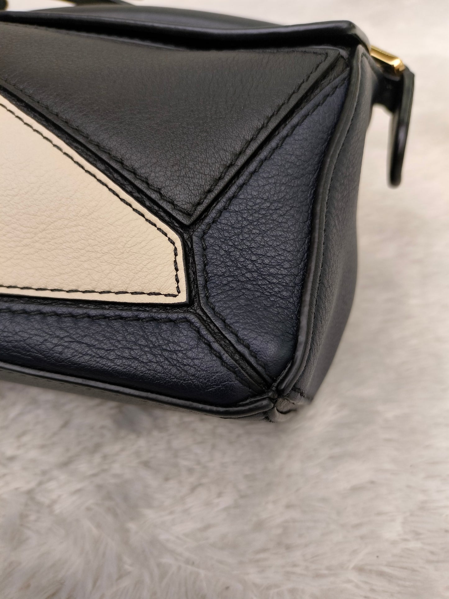 Loewe Puzzle Mini Black Angora GHW 2021