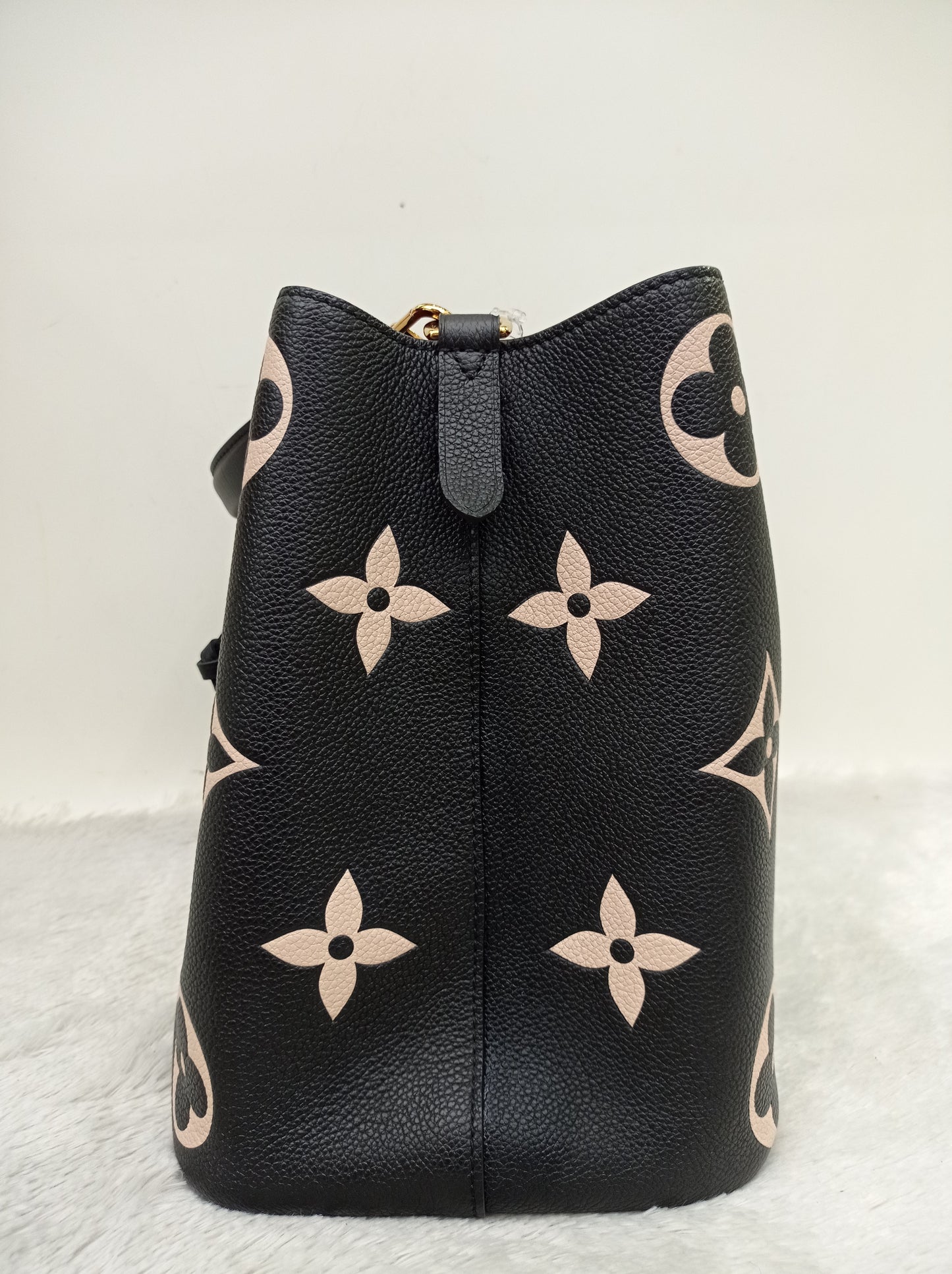 LV Neo Noe MM Monogram Empreinte Noir Creme 2022 (CHIP)
