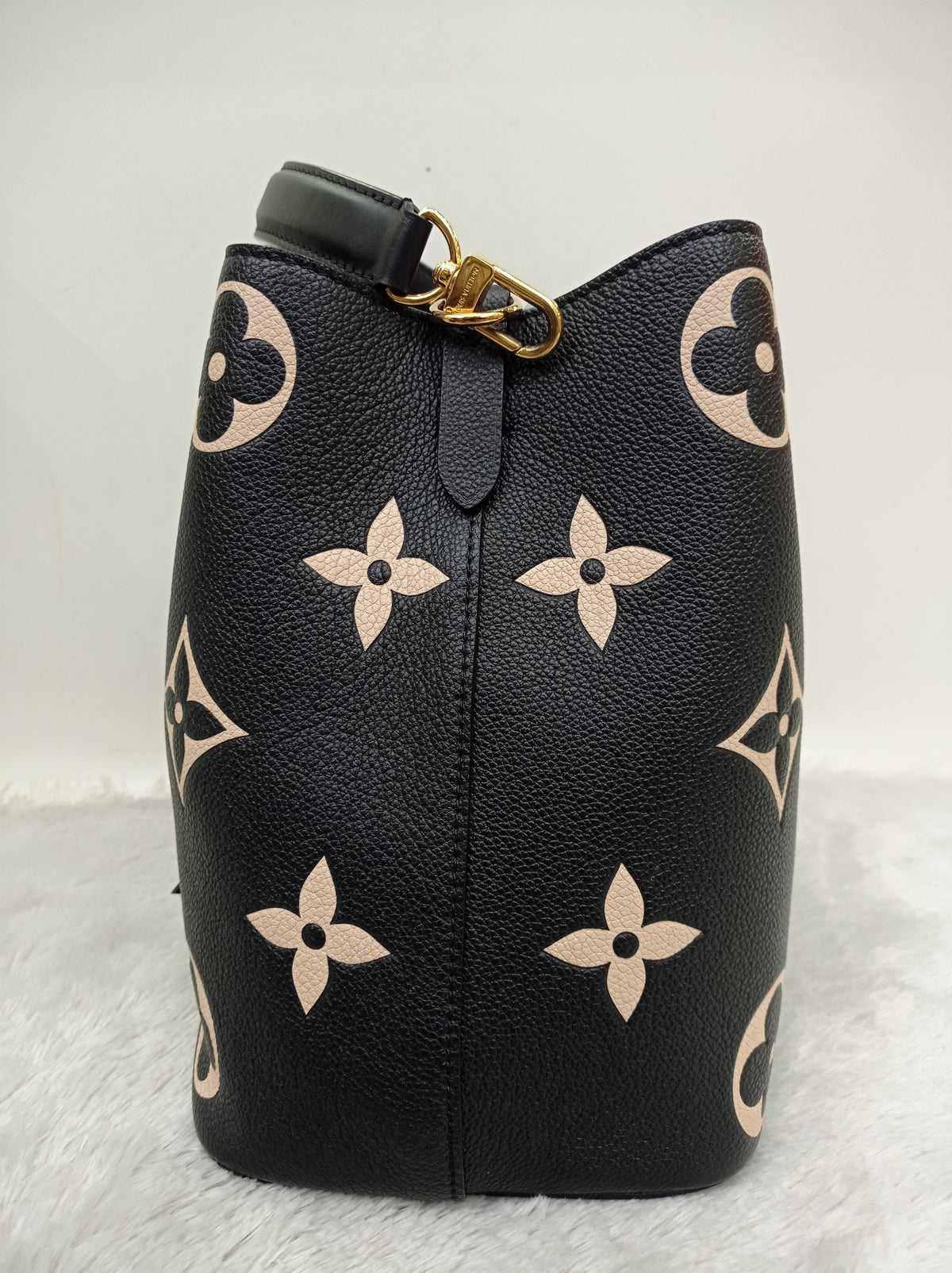 LV Neo Noe MM Monogram Empreinte Noir Creme (CHIP)