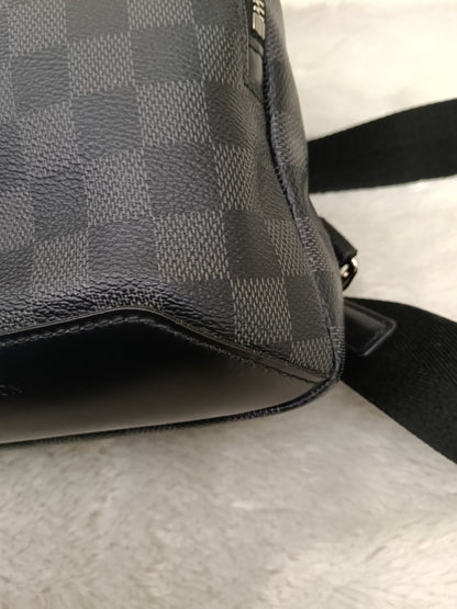 LV Avenue Sling Graphite 2020