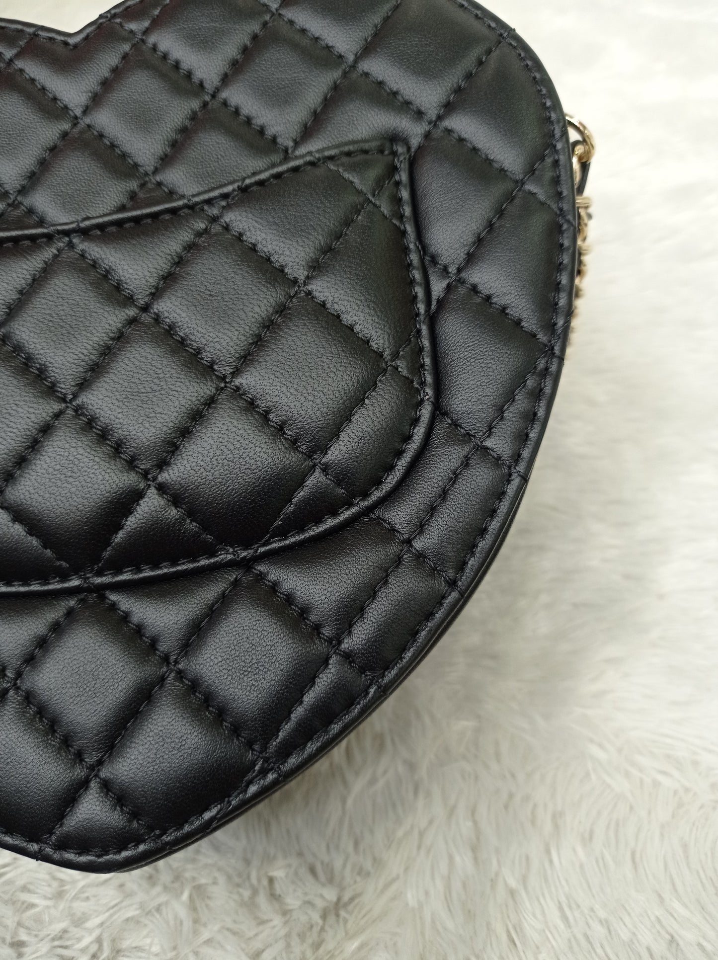 *NEW* Chanel 22S Large Heart Bag Lamb Black LGHW 2025 (CHIP)