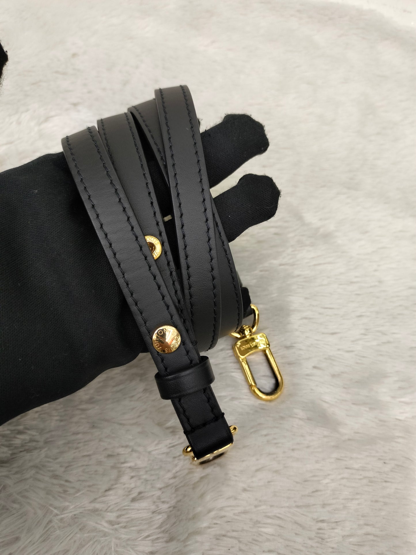 LV Neo Noe MM Monogram Noir (CHIP)