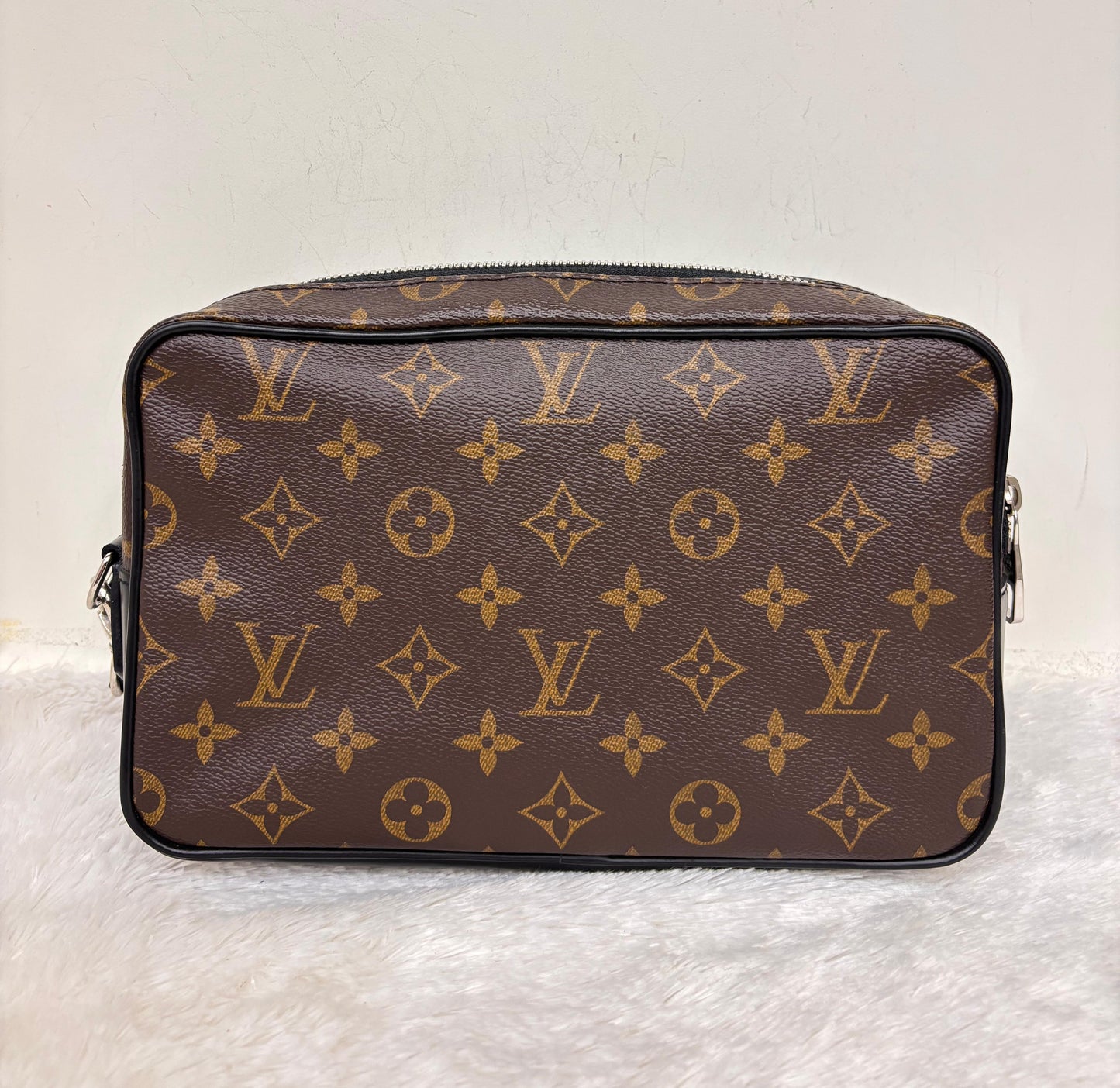 LV Kasai Clutch Monogram Macassar 2019