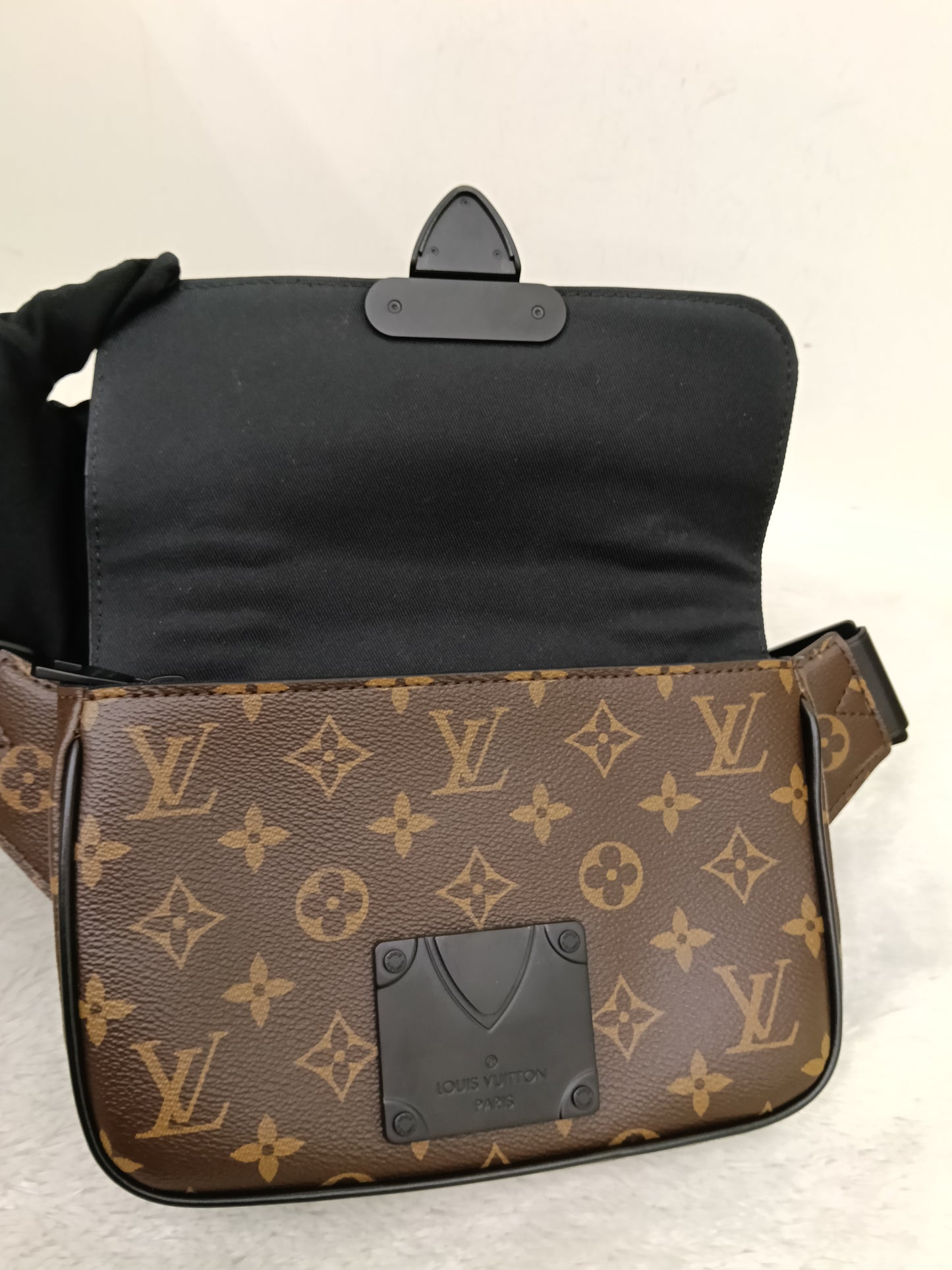 LV S Lock Waist Bag Monogram Macassar (CHIP)
