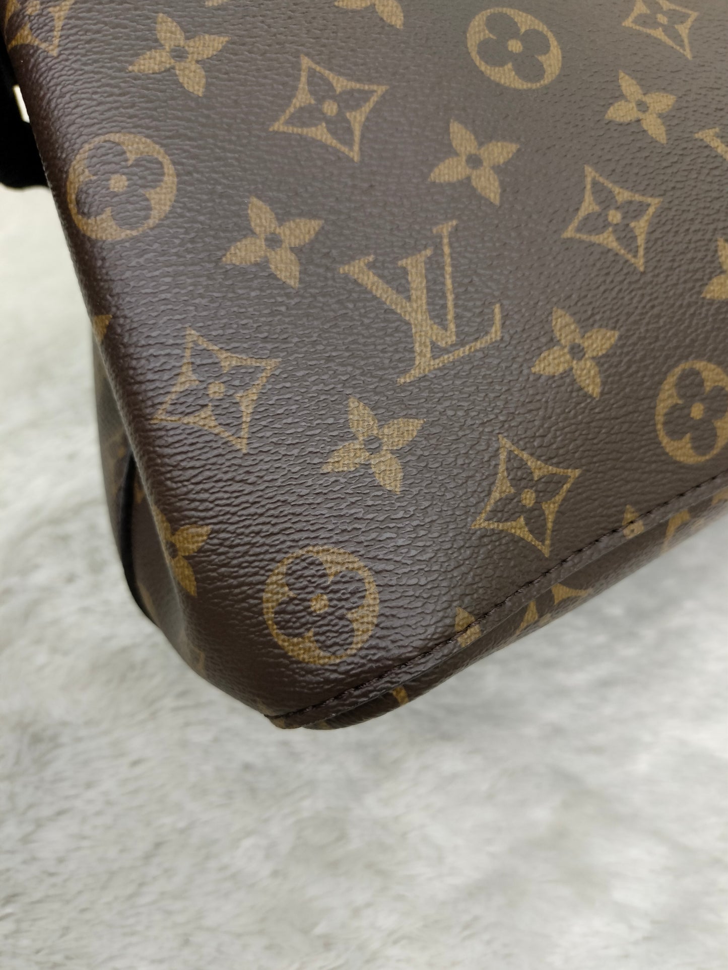 LV Neo Noe MM Monogram Noir (CHIP)